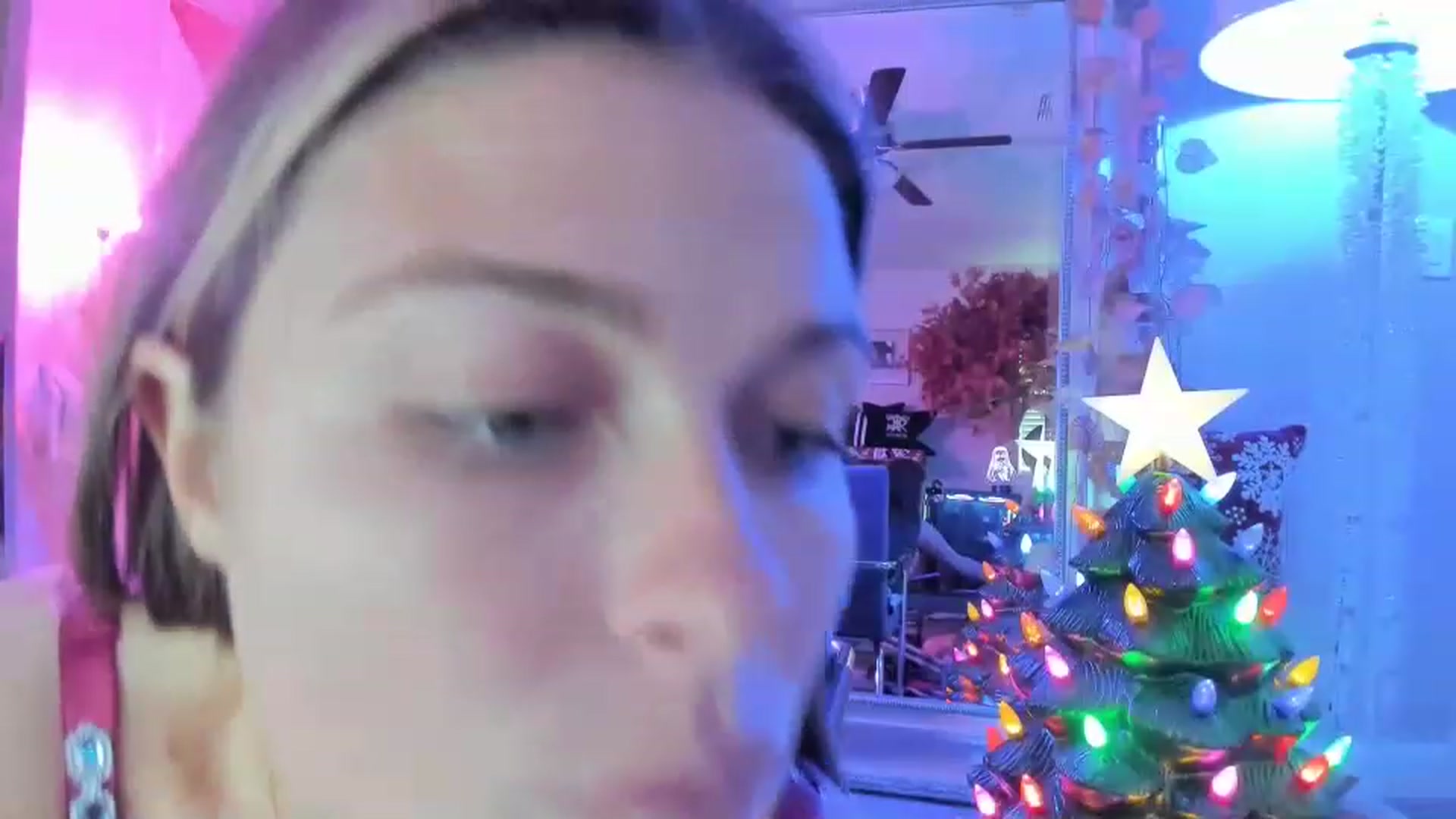 Gallery image thumbnail from Serina_'s myfreecams stream on, 12/19/2022, 19:26 image 14 of 20