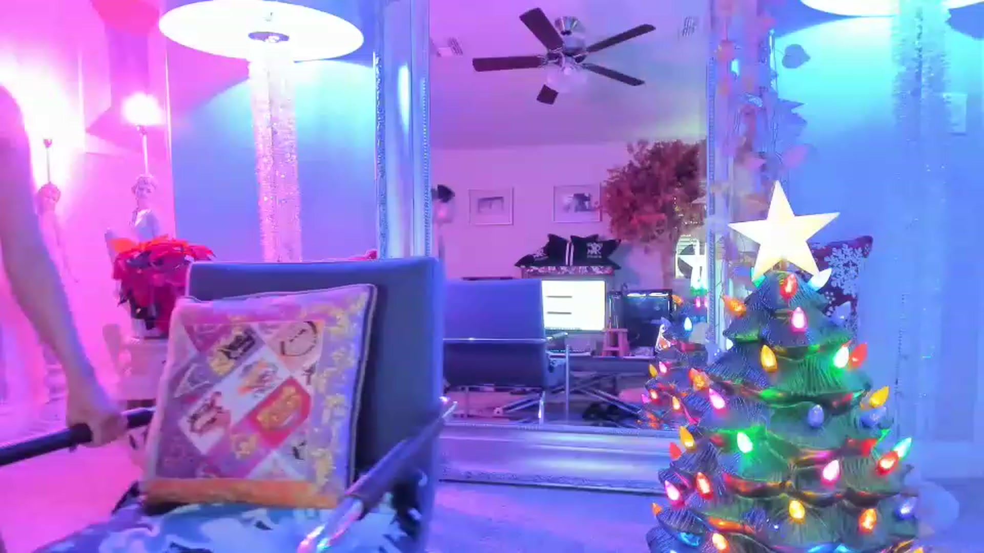 Gallery image thumbnail from Serina_'s myfreecams stream on, 12/20/2022, 16:06 image 17 of 20