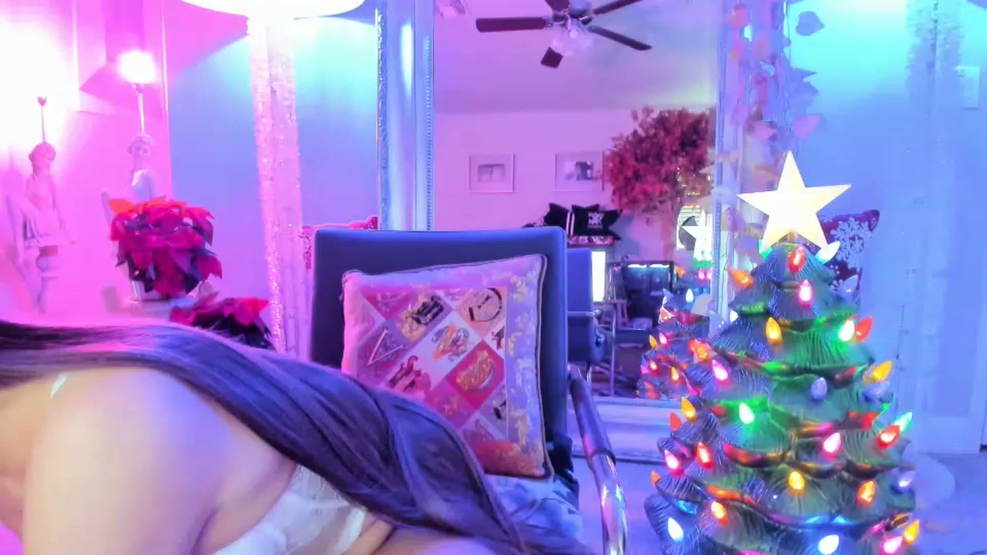 Gallery image thumbnail from Serina_'s myfreecams stream on, 12/20/2022, 17:10 image 12 of 20