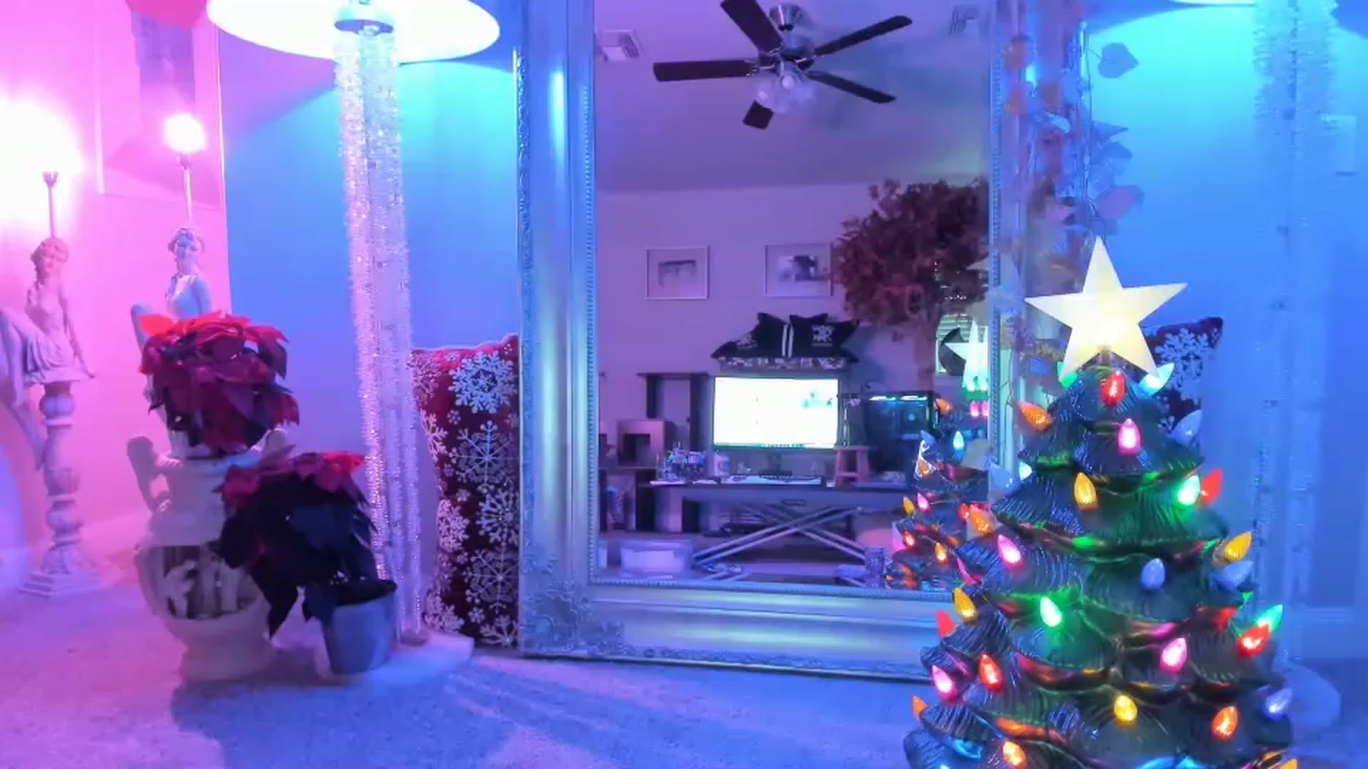 Gallery image thumbnail from Serina_'s myfreecams stream on, 12/20/2022, 20:22 image 7 of 20