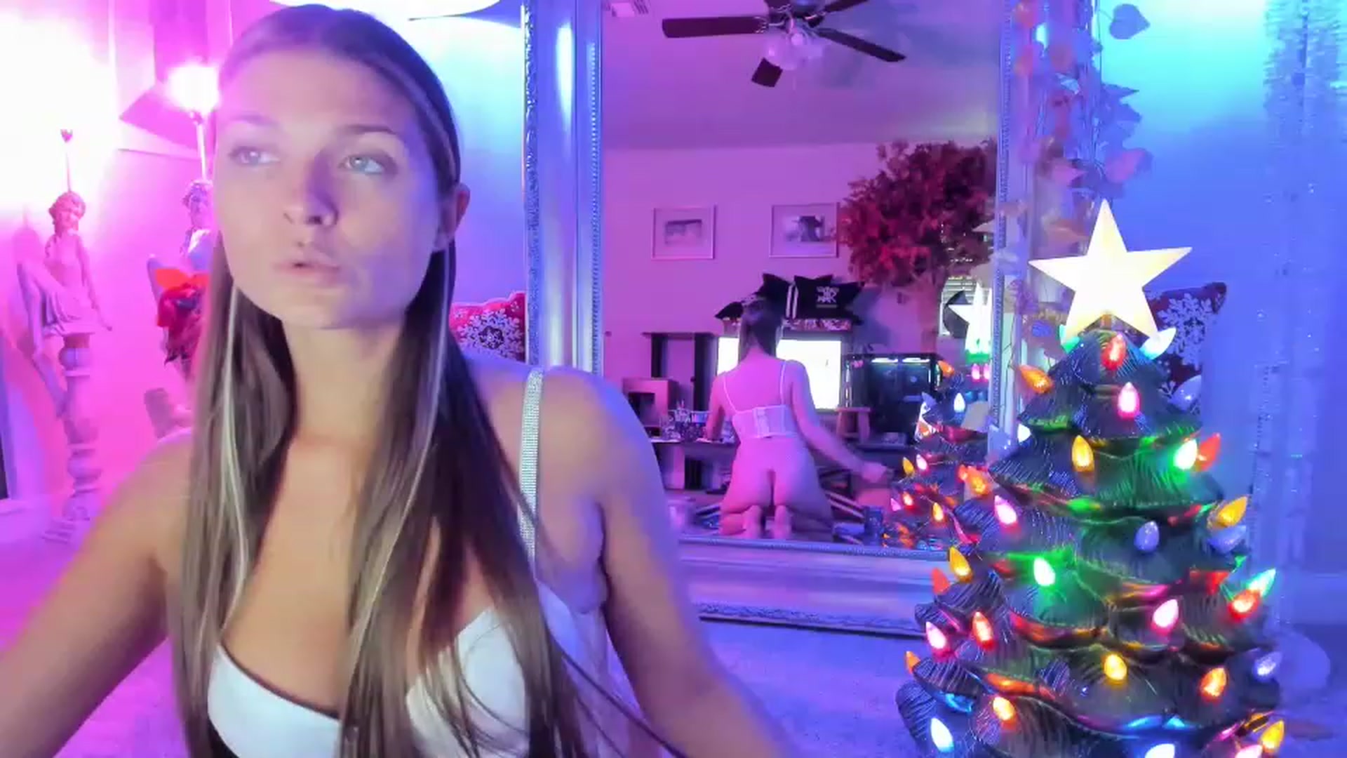 Gallery image thumbnail from Serina_'s myfreecams stream on, 12/20/2022, 20:22 image 9 of 20