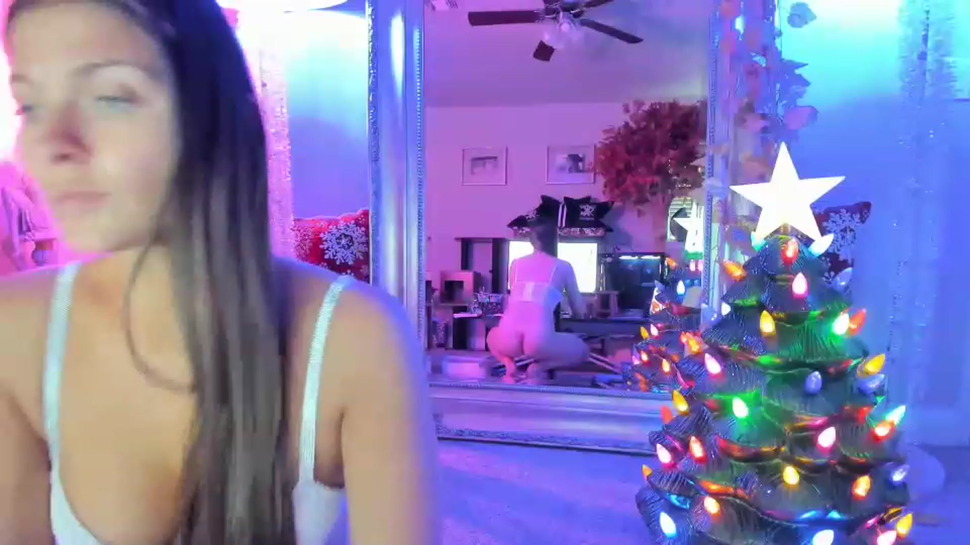 Gallery image thumbnail from Serina_'s myfreecams stream on, 12/20/2022, 20:22 image 15 of 20