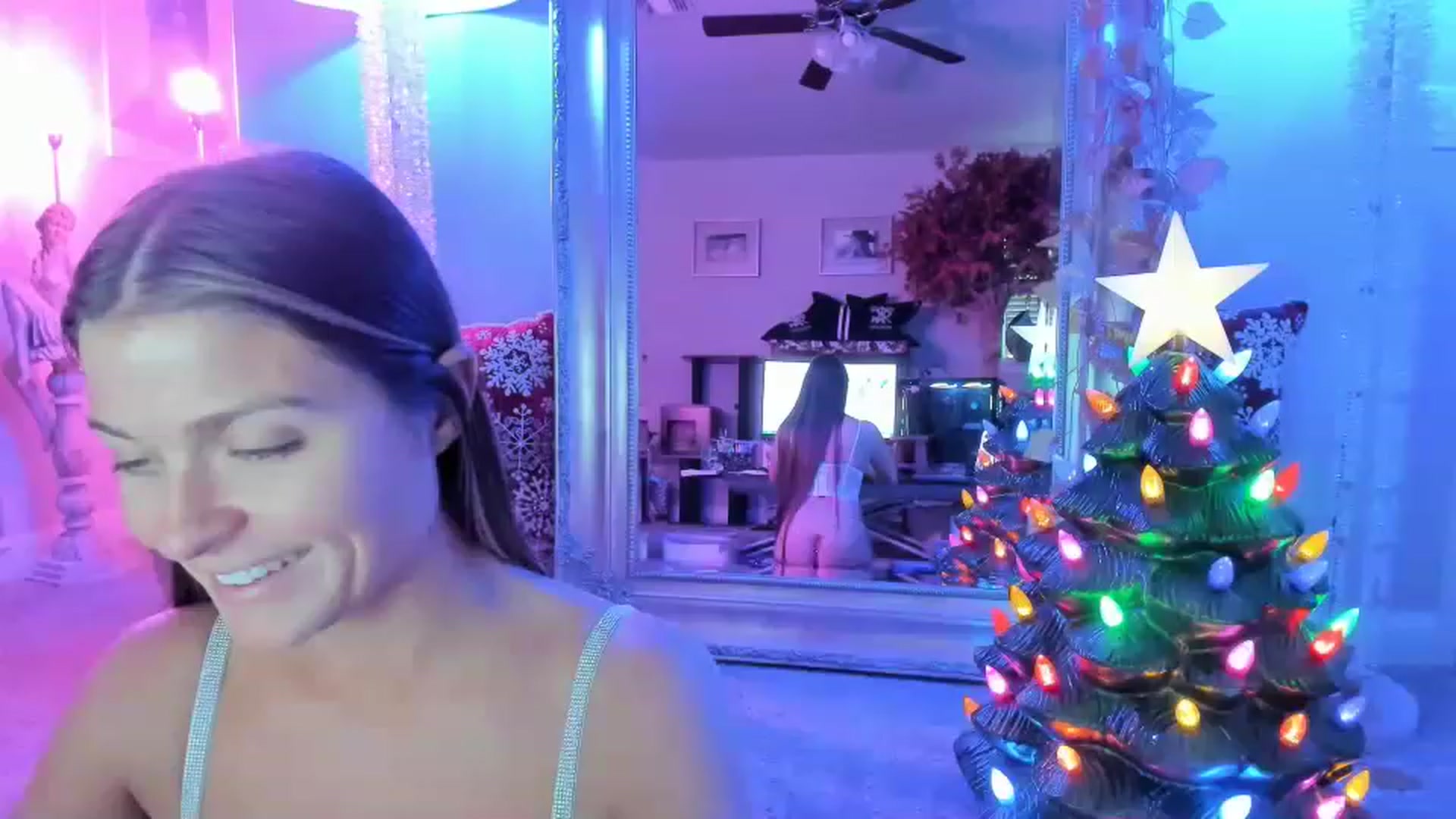 Gallery image thumbnail from Serina_'s myfreecams stream on, 12/20/2022, 20:22 image 14 of 20
