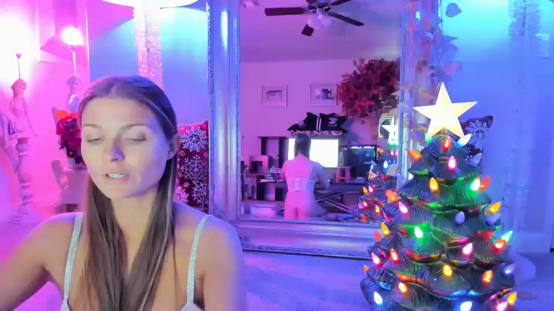 Gallery image thumbnail from Serina_'s myfreecams stream on, 12/20/2022, 20:22 image 20 of 20
