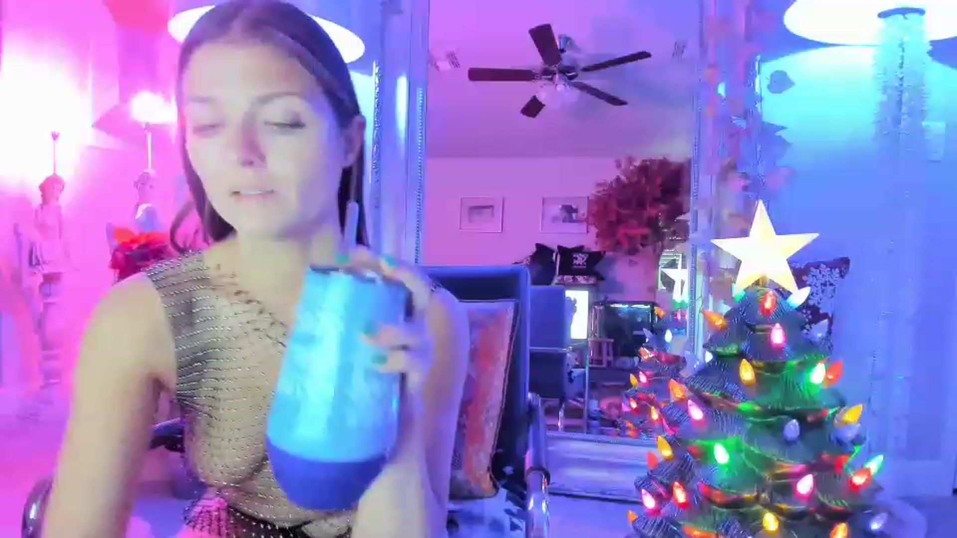Gallery image thumbnail from Serina_'s myfreecams stream on, 12/21/2022, 15:05 image 19 of 20
