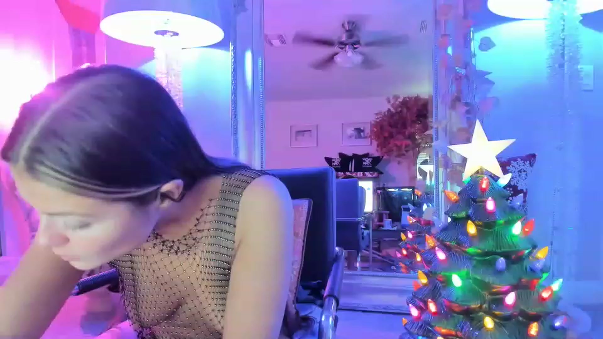 Gallery image thumbnail from Serina_'s myfreecams stream on, 12/21/2022, 19:01 image 6 of 20