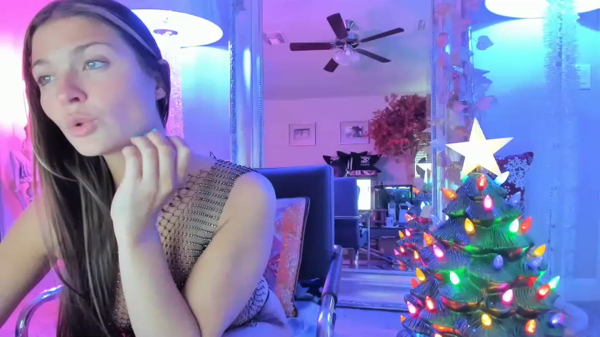 Gallery image thumbnail from Serina_'s myfreecams stream on, 12/21/2022, 19:01 image 2 of 20