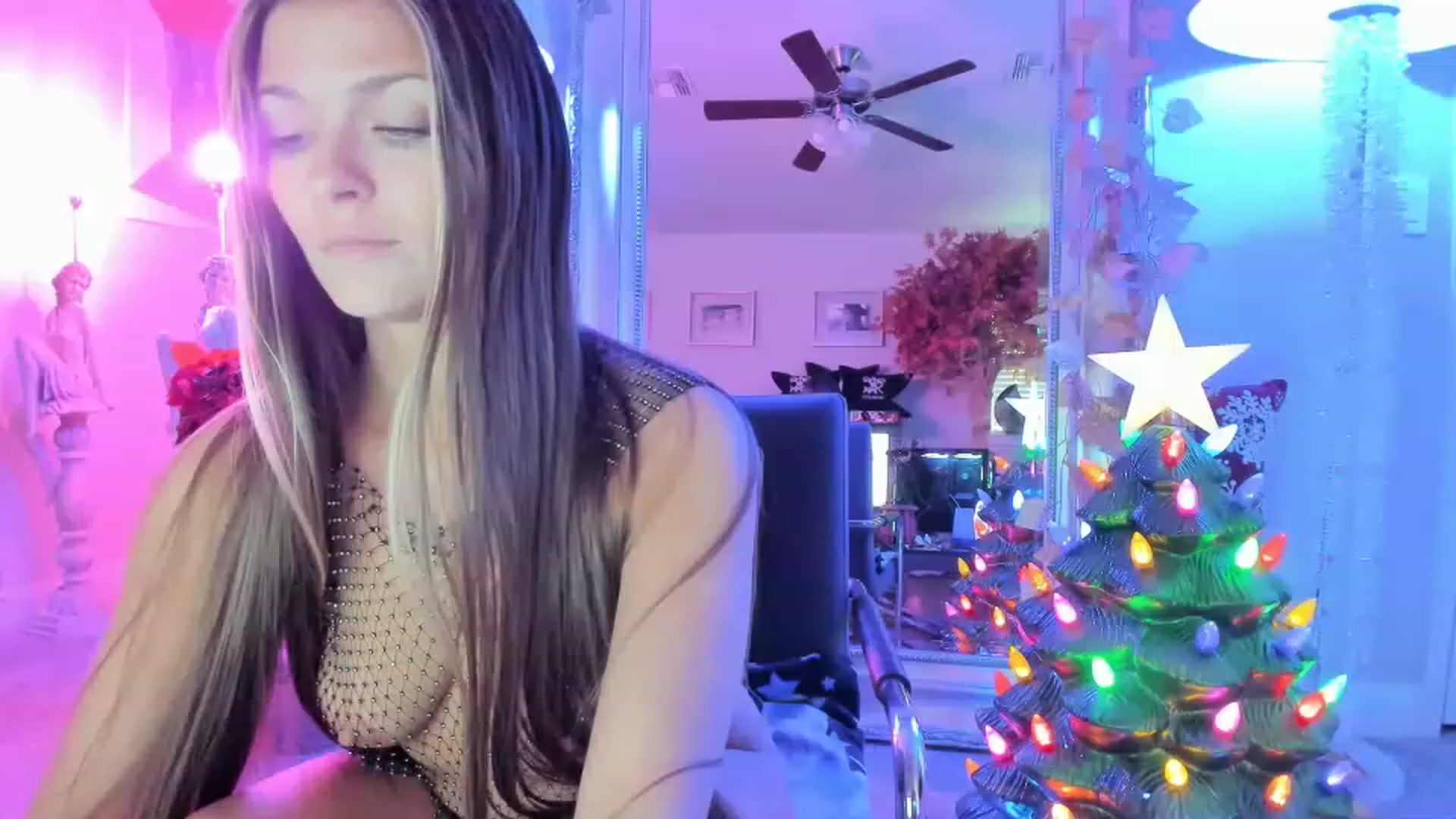 Gallery image thumbnail from Serina_'s myfreecams stream on, 12/21/2022, 20:30 image 19 of 20