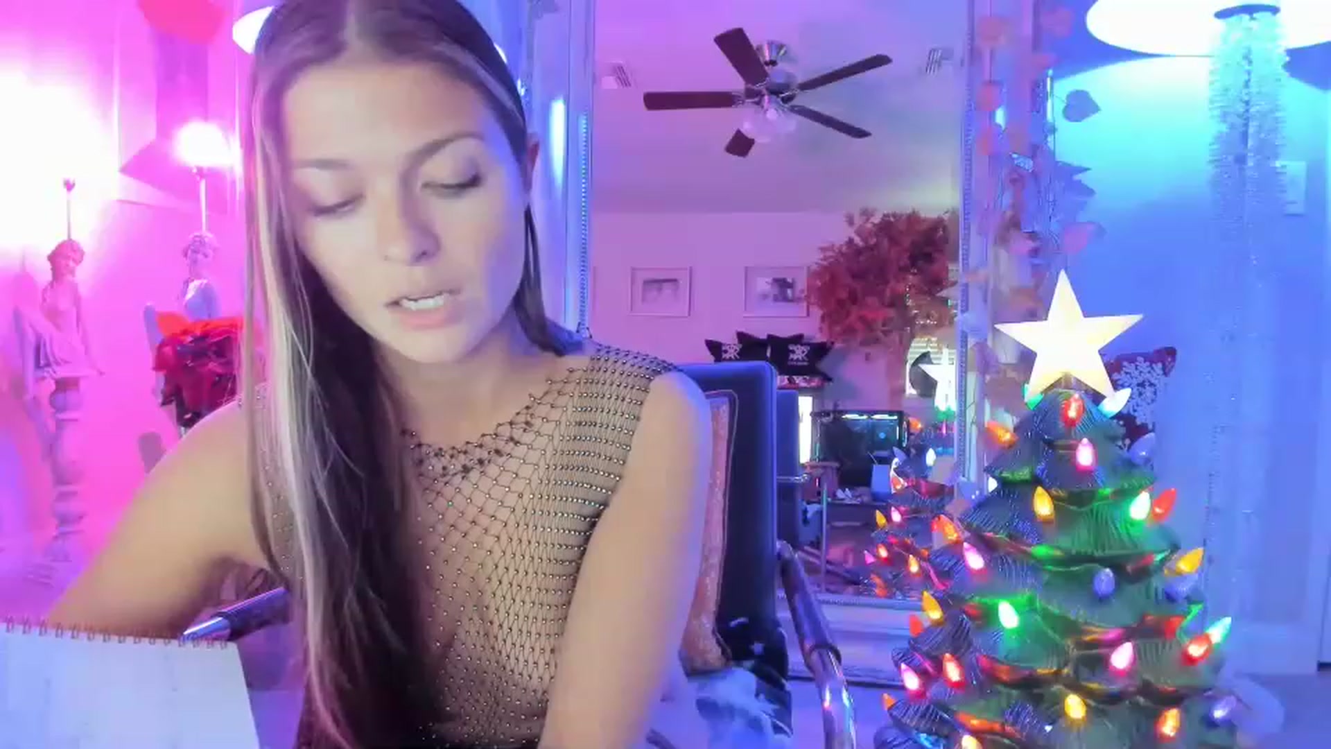 Gallery image thumbnail from Serina_'s myfreecams stream on, 12/21/2022, 20:30 image 12 of 20