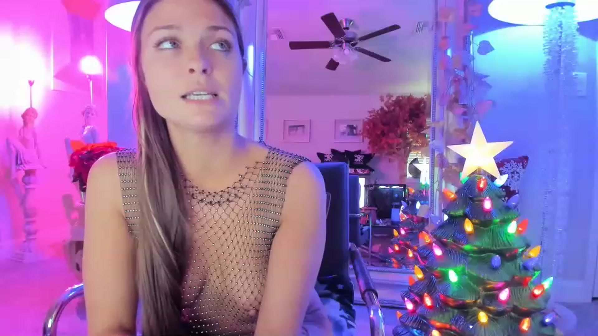 Gallery image thumbnail from Serina_'s myfreecams stream on, 12/21/2022, 20:30 image 2 of 20