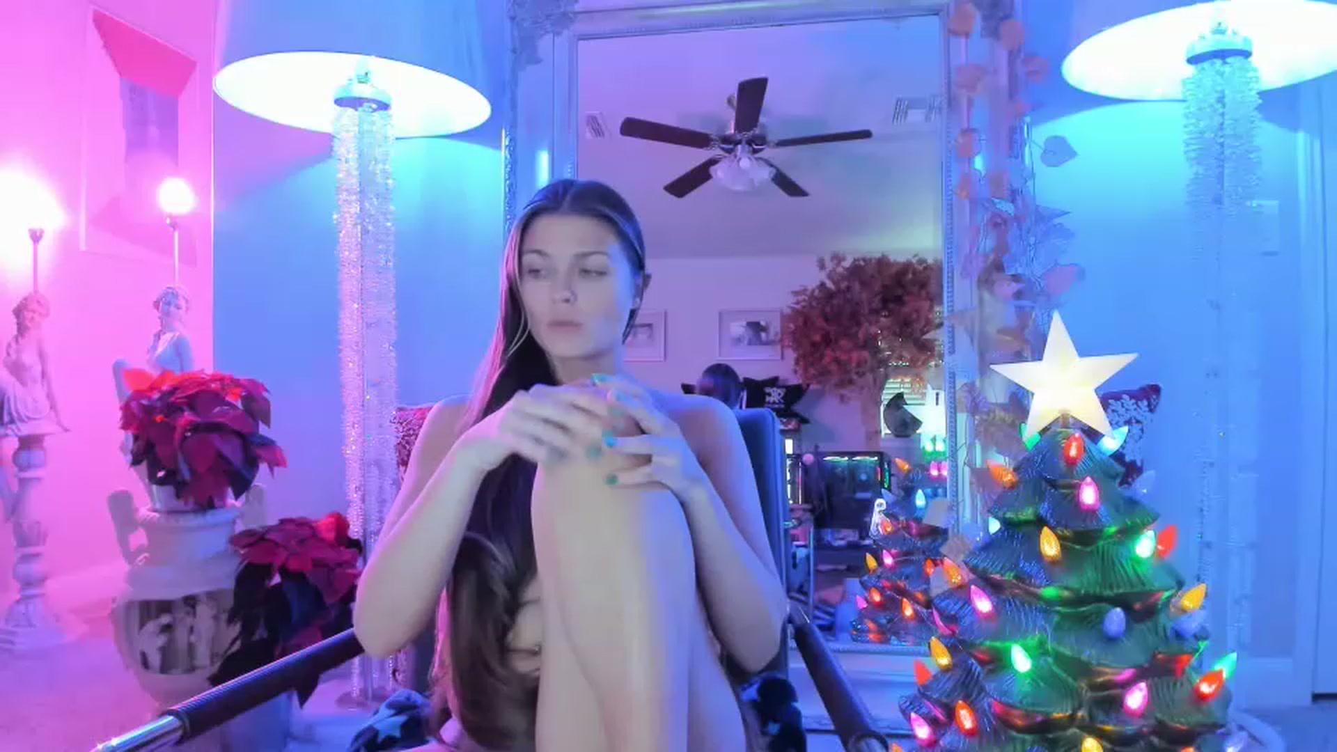 Gallery image thumbnail from Serina_'s myfreecams stream on, 12/22/2022, 20:39 image 15 of 20