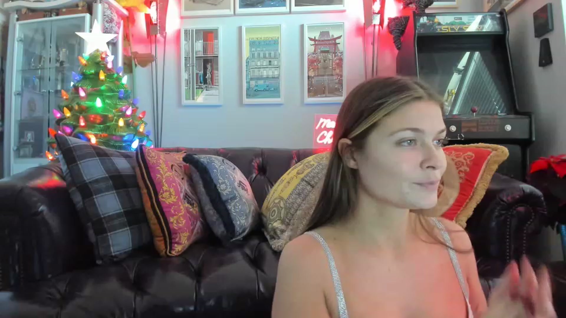 Gallery image thumbnail from Serina_'s myfreecams stream on, 12/23/2022, 18:47 image 8 of 20
