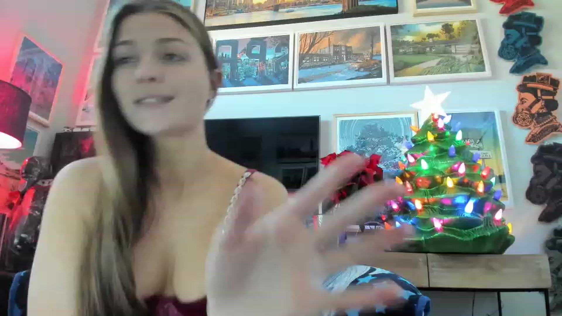 Gallery image thumbnail from Serina_'s myfreecams stream on, 12/24/2022, 17:52 image 4 of 20