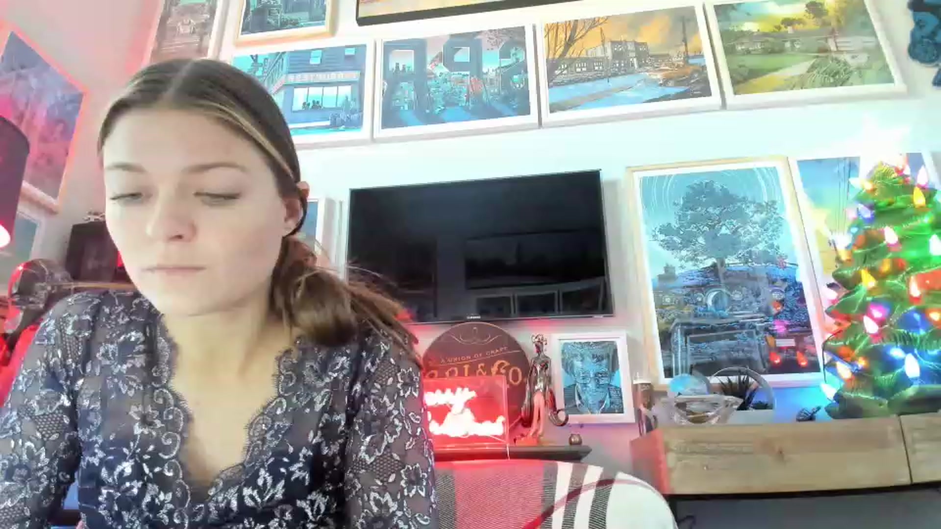 Gallery image thumbnail from Serina_'s myfreecams stream on, 12/26/2022, 15:38 image 6 of 20