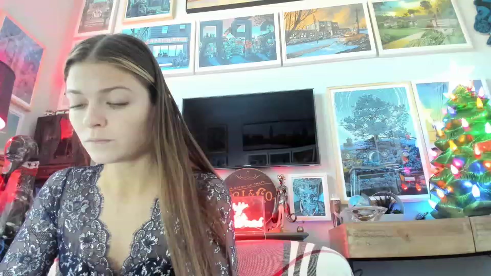 Gallery image thumbnail from Serina_'s myfreecams stream on, 12/26/2022, 15:38 image 9 of 20