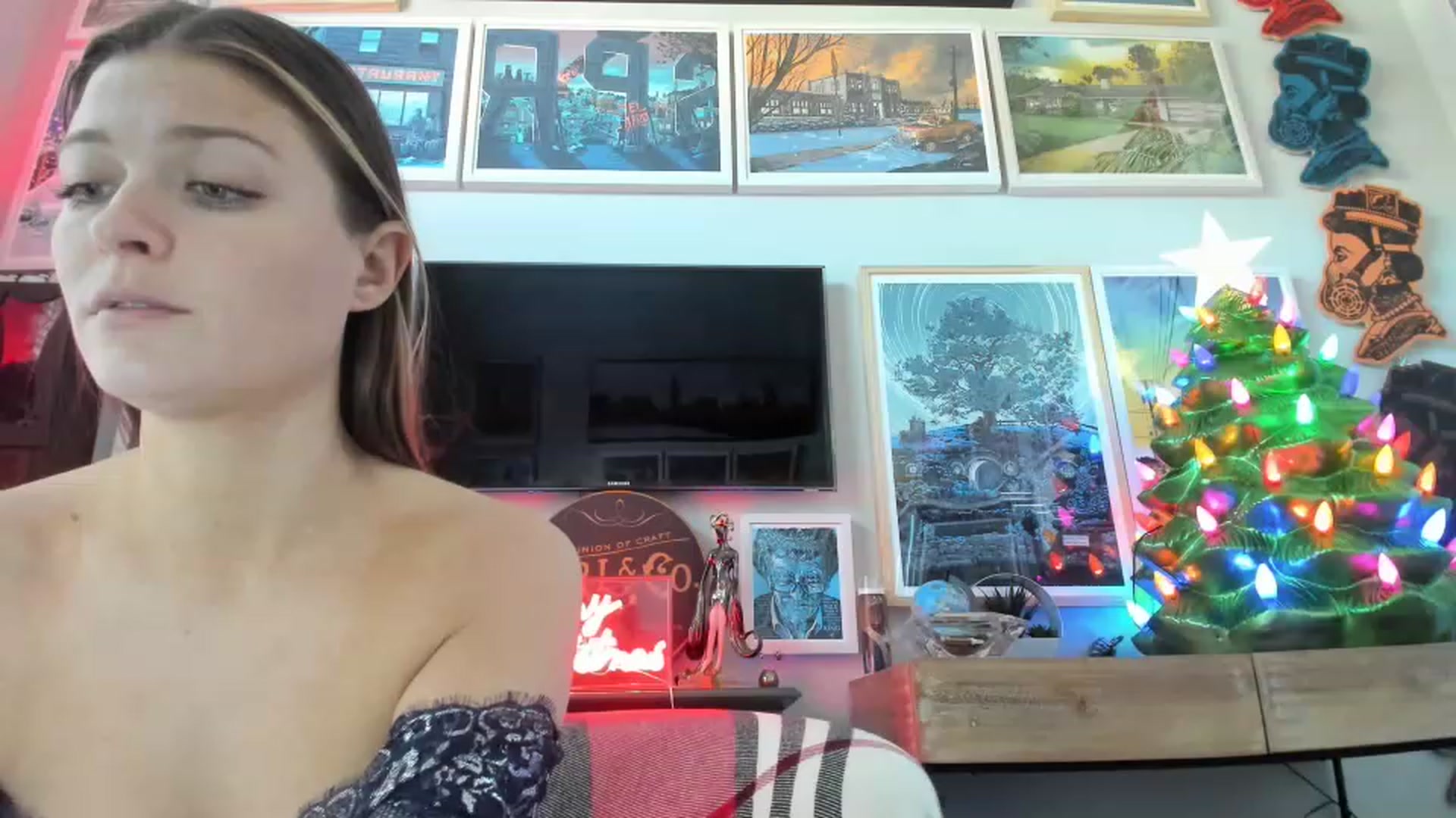 Gallery image thumbnail from Serina_'s myfreecams stream on, 12/26/2022, 16:11 image 4 of 20