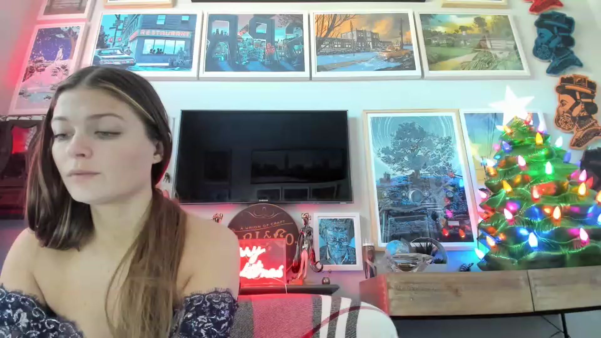 Gallery image thumbnail from Serina_'s myfreecams stream on, 12/26/2022, 16:11 image 7 of 20