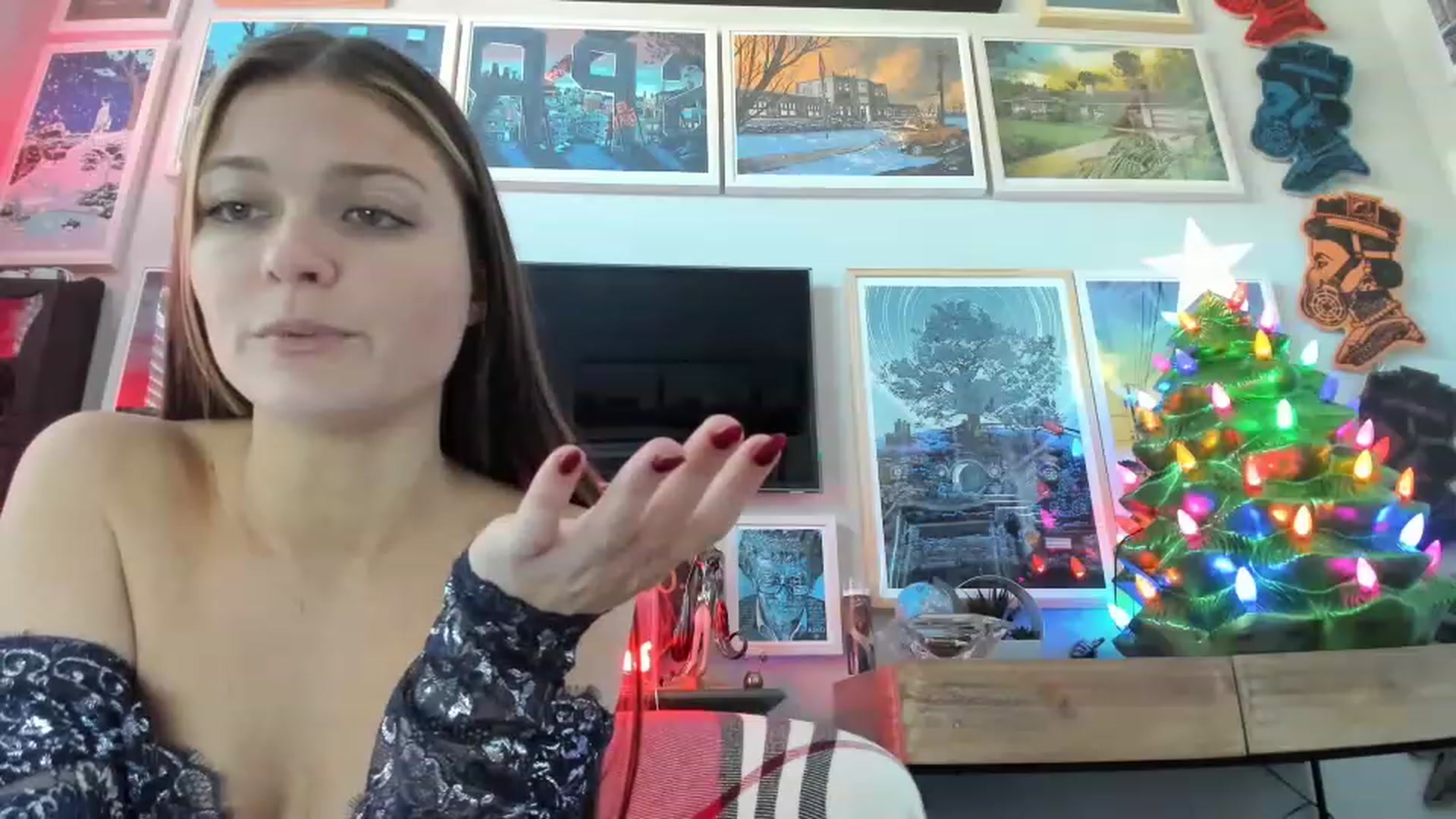 Gallery image thumbnail from Serina_'s myfreecams stream on, 12/26/2022, 16:11 image 5 of 20