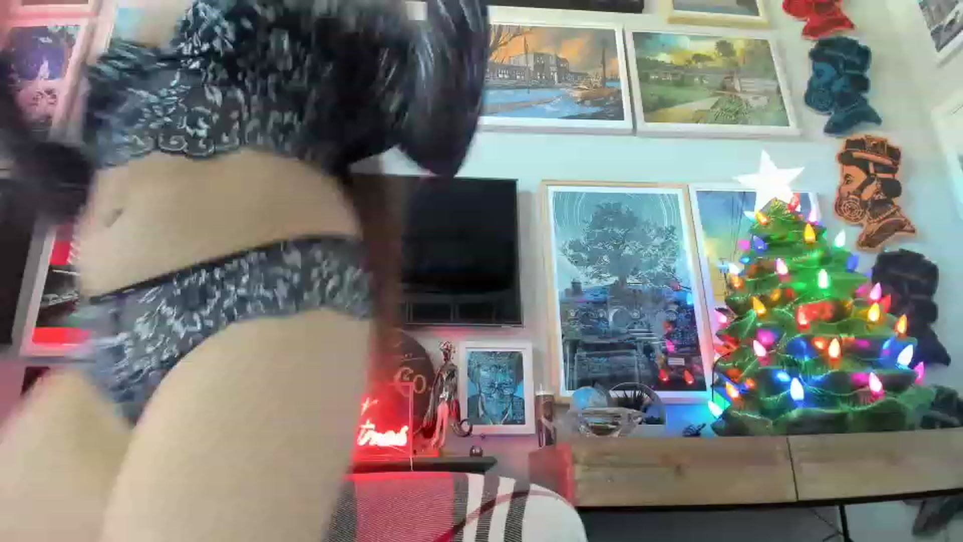 Gallery image thumbnail from Serina_'s myfreecams stream on, 12/26/2022, 16:11 image 12 of 20