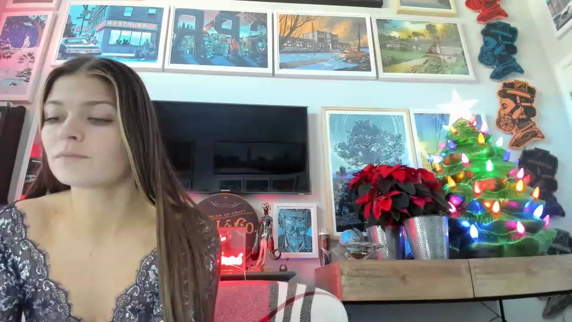 Gallery image thumbnail from Serina_'s myfreecams stream on, 12/26/2022, 16:11 image 17 of 20