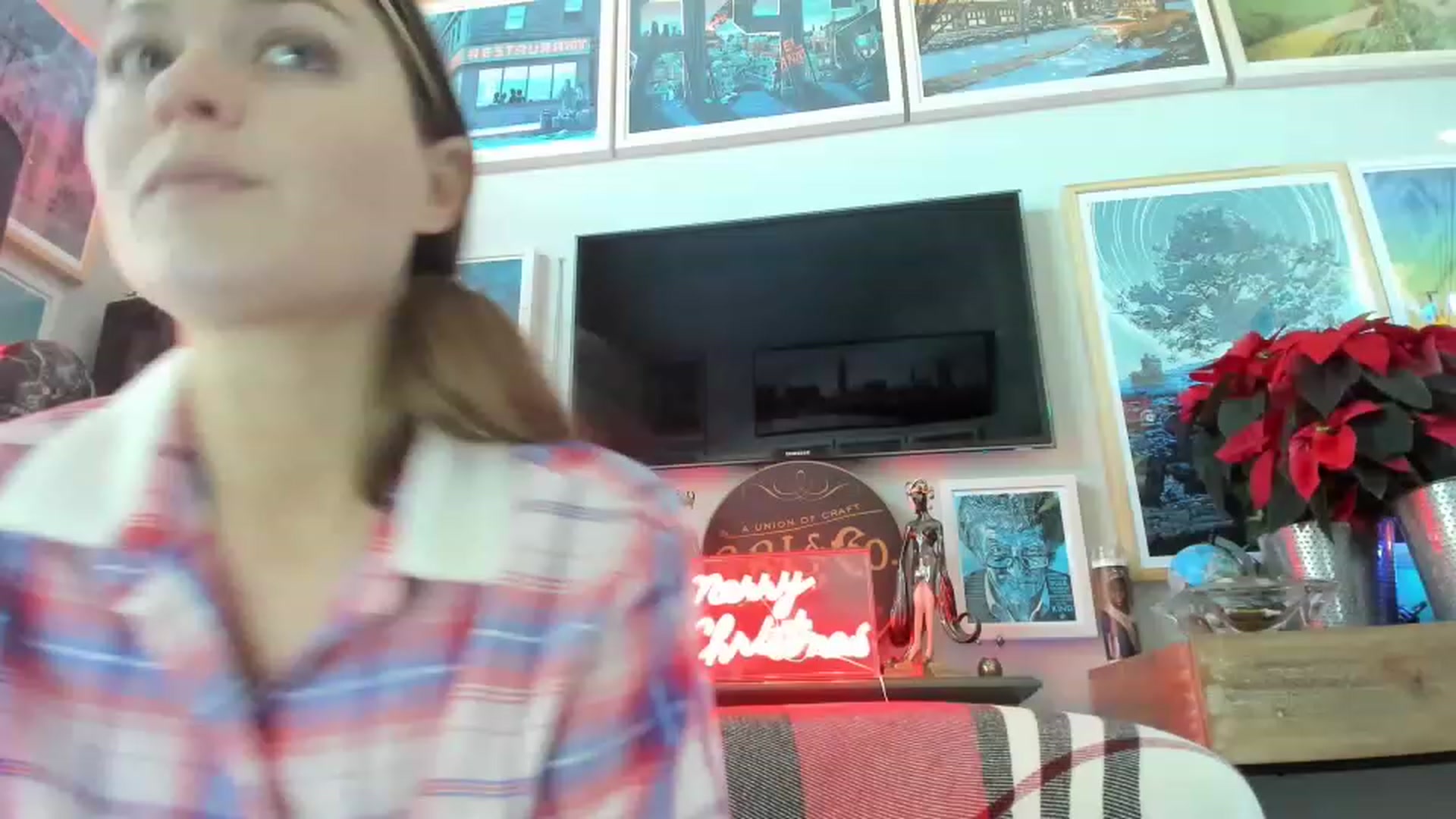 Gallery image thumbnail from Serina_'s myfreecams stream on, 12/26/2022, 16:36 image 11 of 20