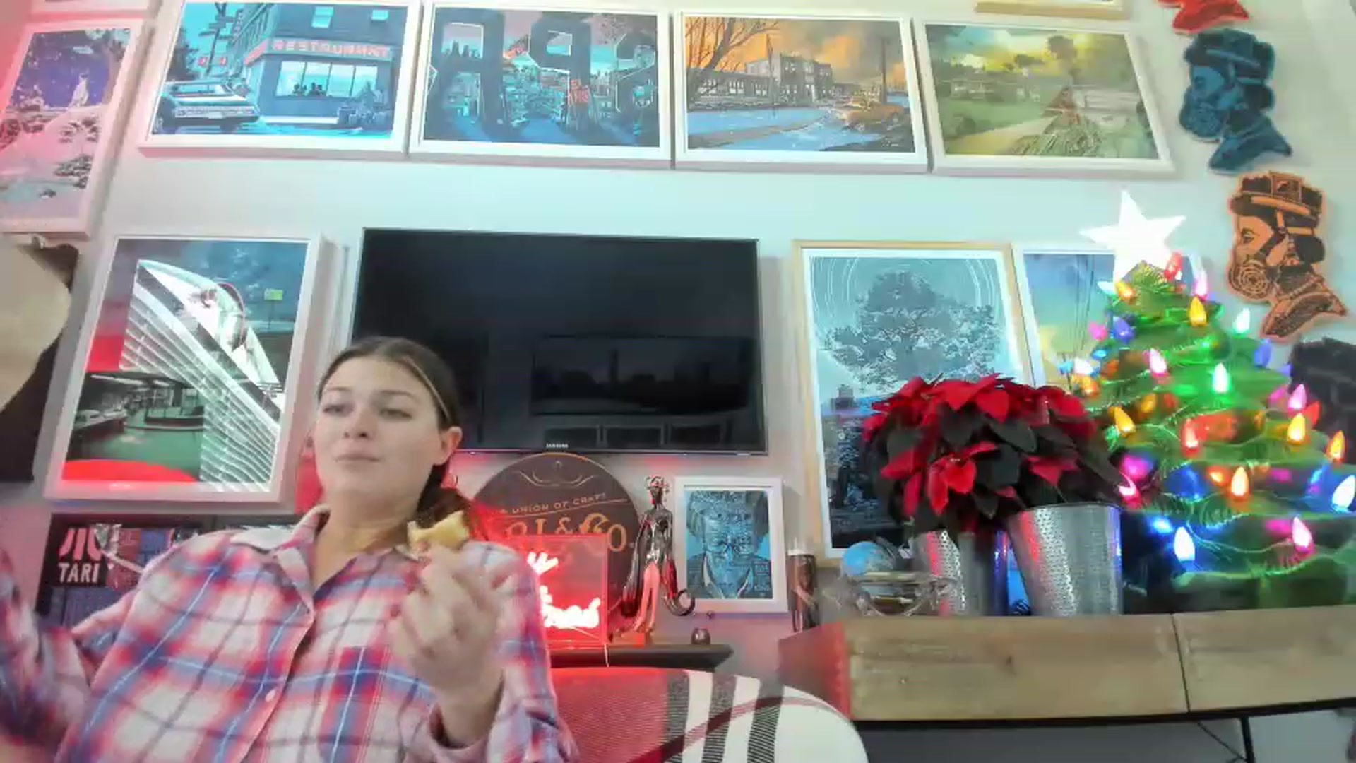 Gallery image thumbnail from Serina_'s myfreecams stream on, 12/26/2022, 16:36 image 19 of 20