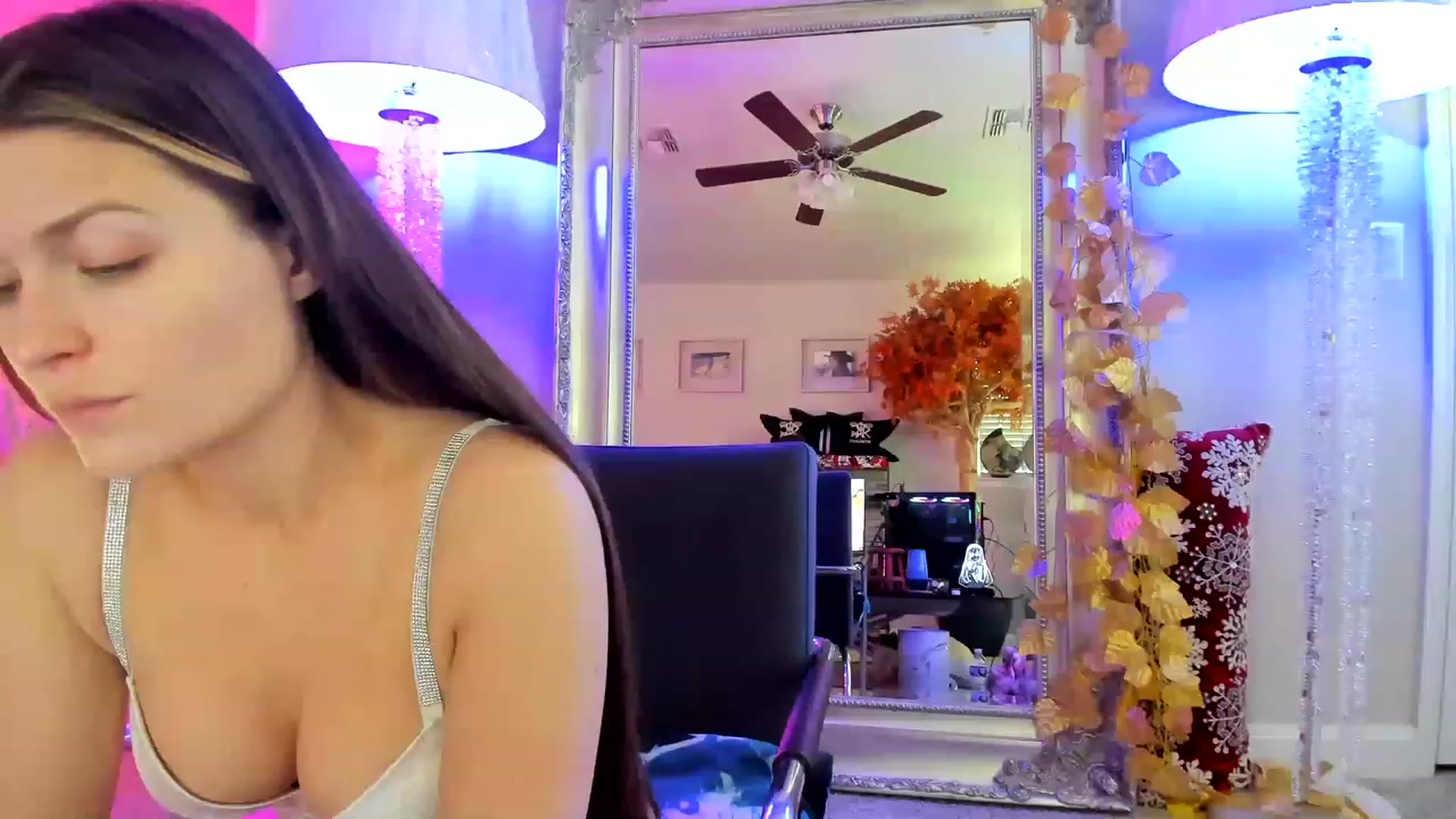 Gallery image thumbnail from Serina_'s myfreecams stream on, 12/27/2022, 17:14 image 15 of 20