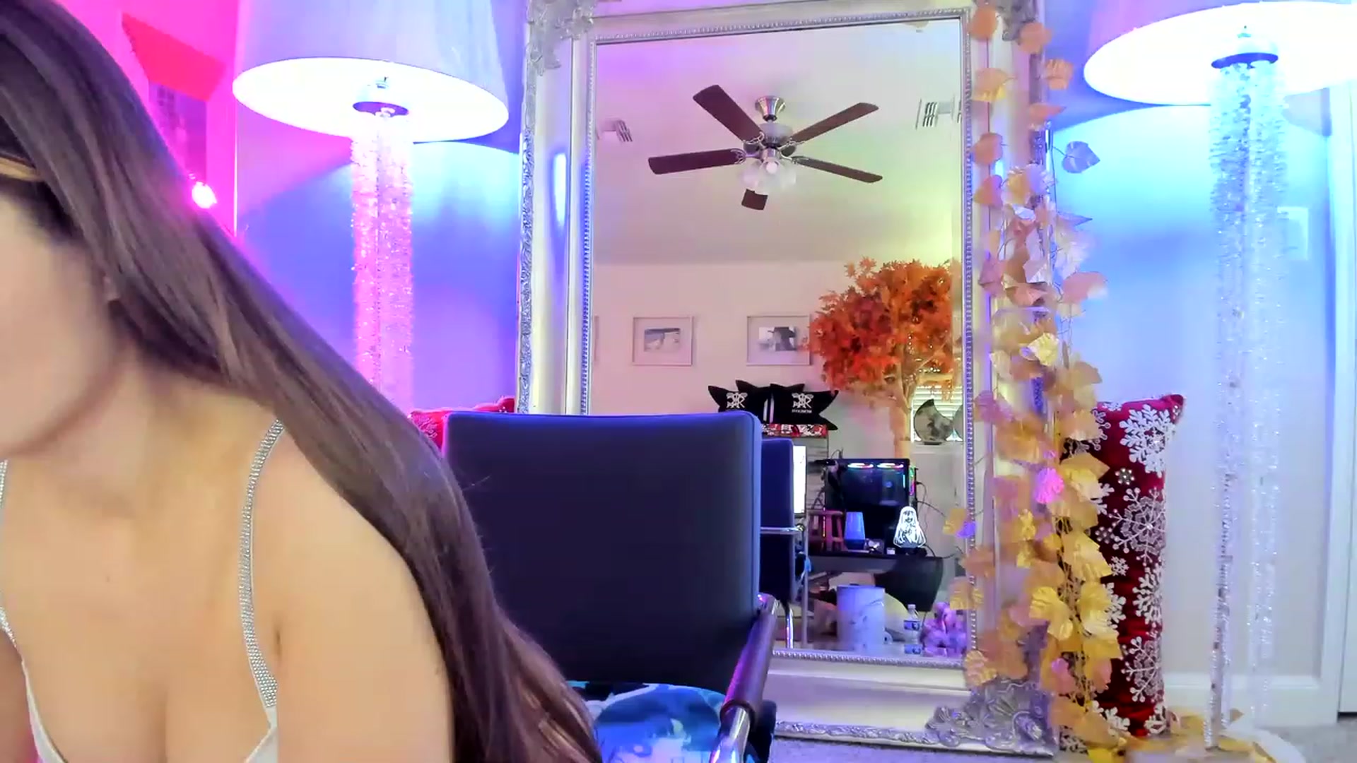 Gallery image thumbnail from Serina_'s myfreecams stream on, 12/27/2022, 17:14 image 16 of 20