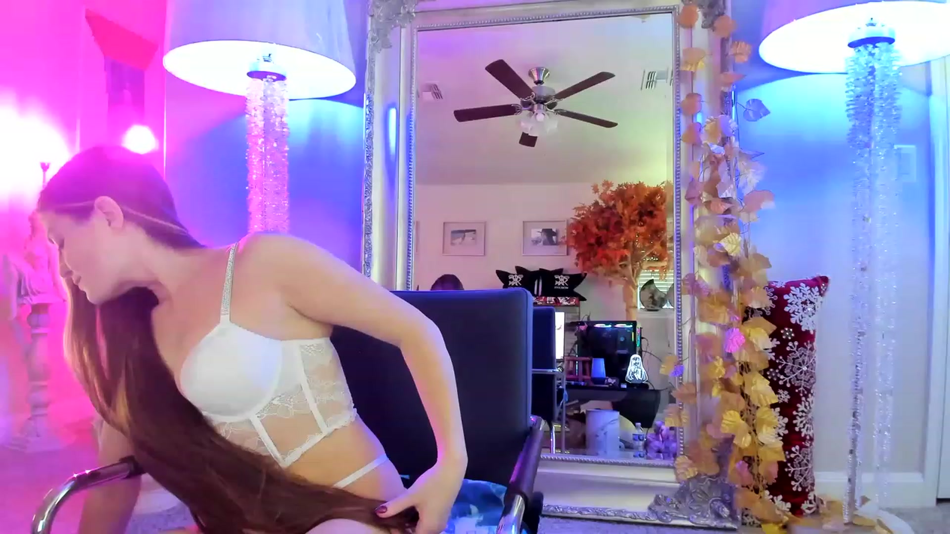 Gallery image thumbnail from Serina_'s myfreecams stream on, 12/27/2022, 17:14 image 1 of 20