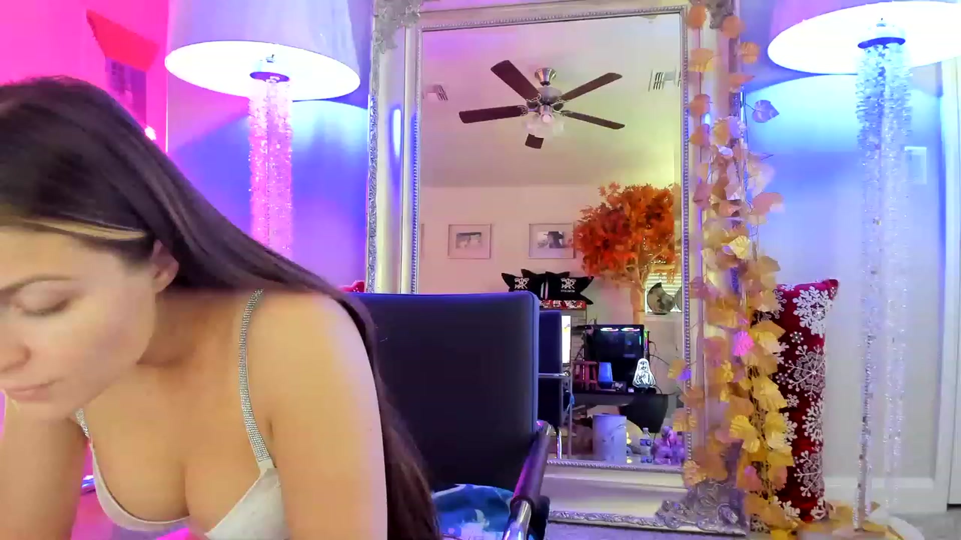 Gallery image thumbnail from Serina_'s myfreecams stream on, 12/27/2022, 17:14 image 13 of 20