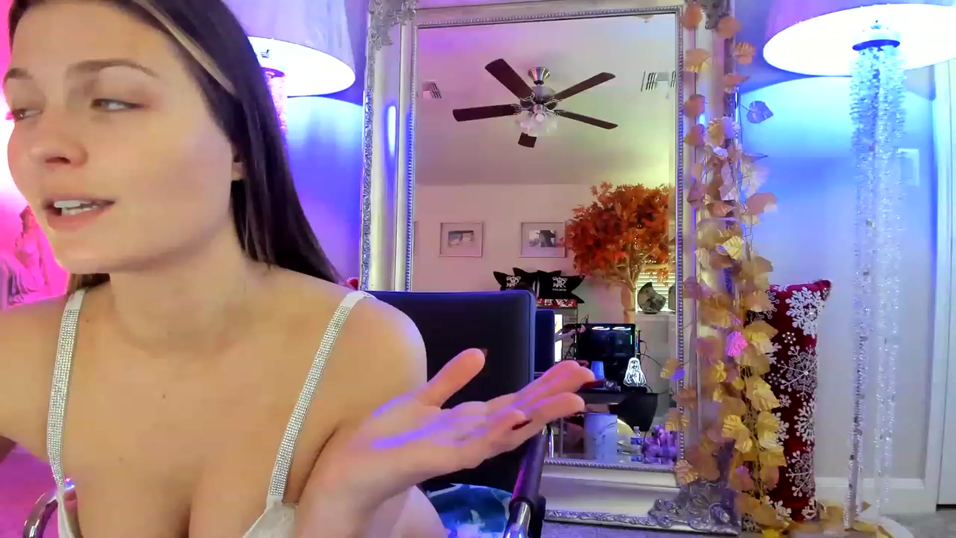 Gallery image thumbnail from Serina_'s myfreecams stream on, 12/27/2022, 18:05 image 8 of 20