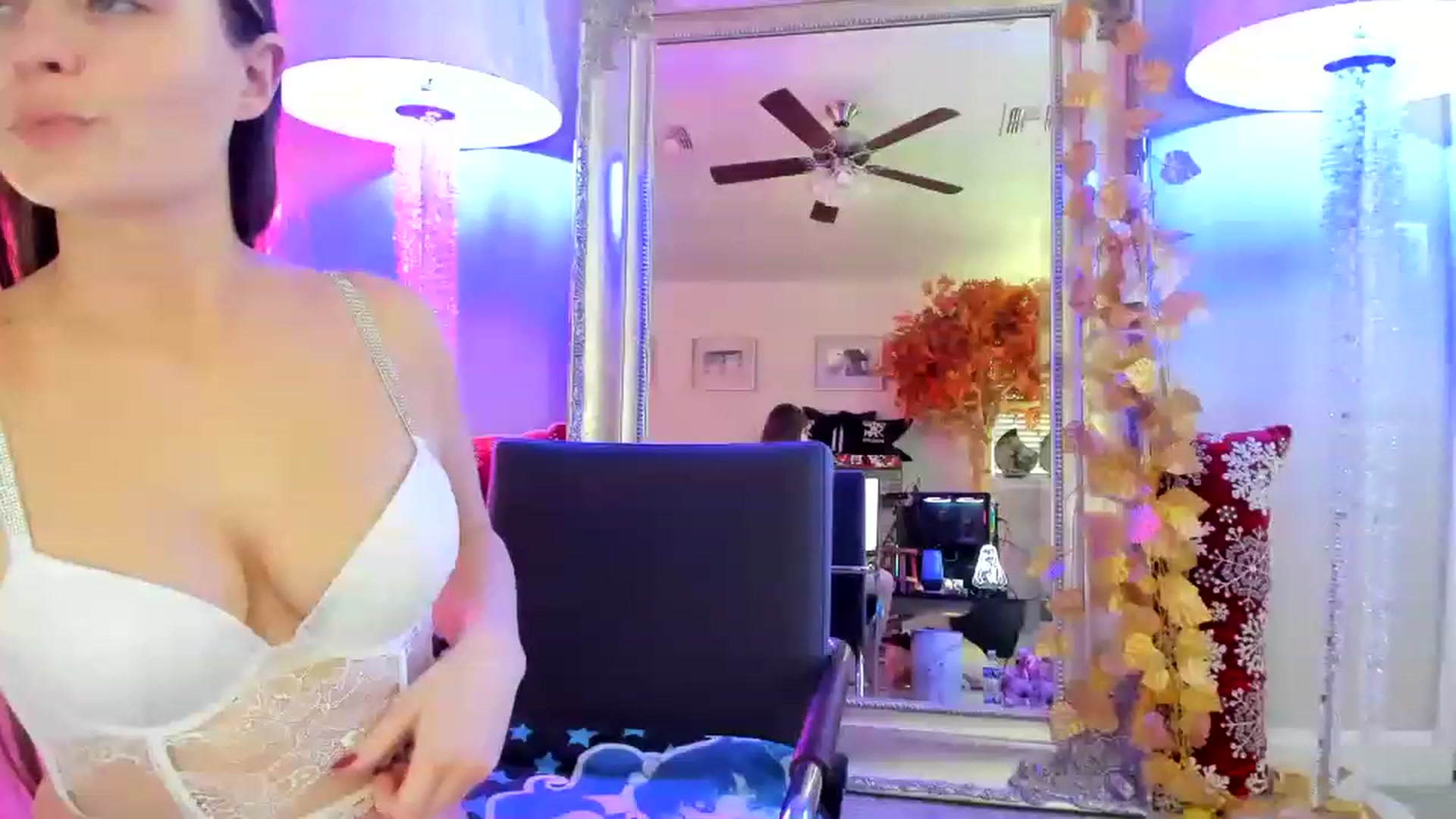 Gallery image thumbnail from Serina_'s myfreecams stream on, 12/27/2022, 18:05 image 19 of 20