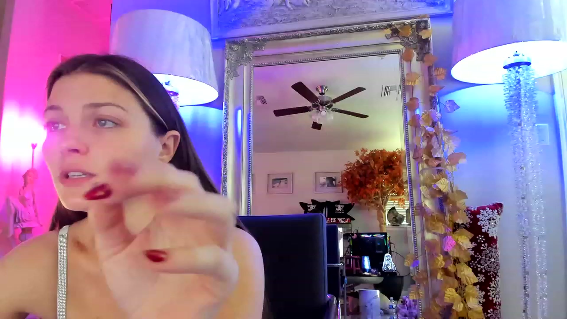 Gallery image thumbnail from Serina_'s myfreecams stream on, 12/27/2022, 19:26 image 1 of 20
