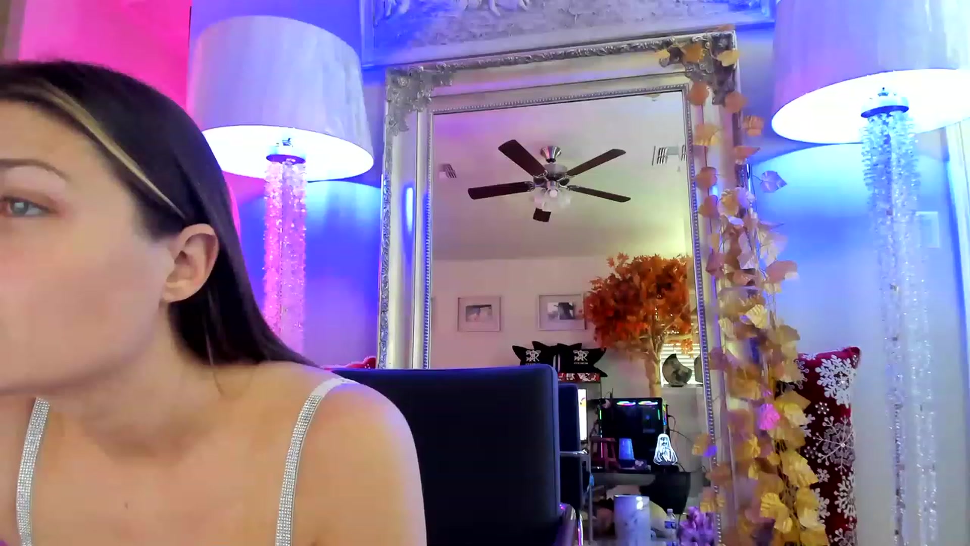 Gallery image thumbnail from Serina_'s myfreecams stream on, 12/27/2022, 19:26 image 3 of 20