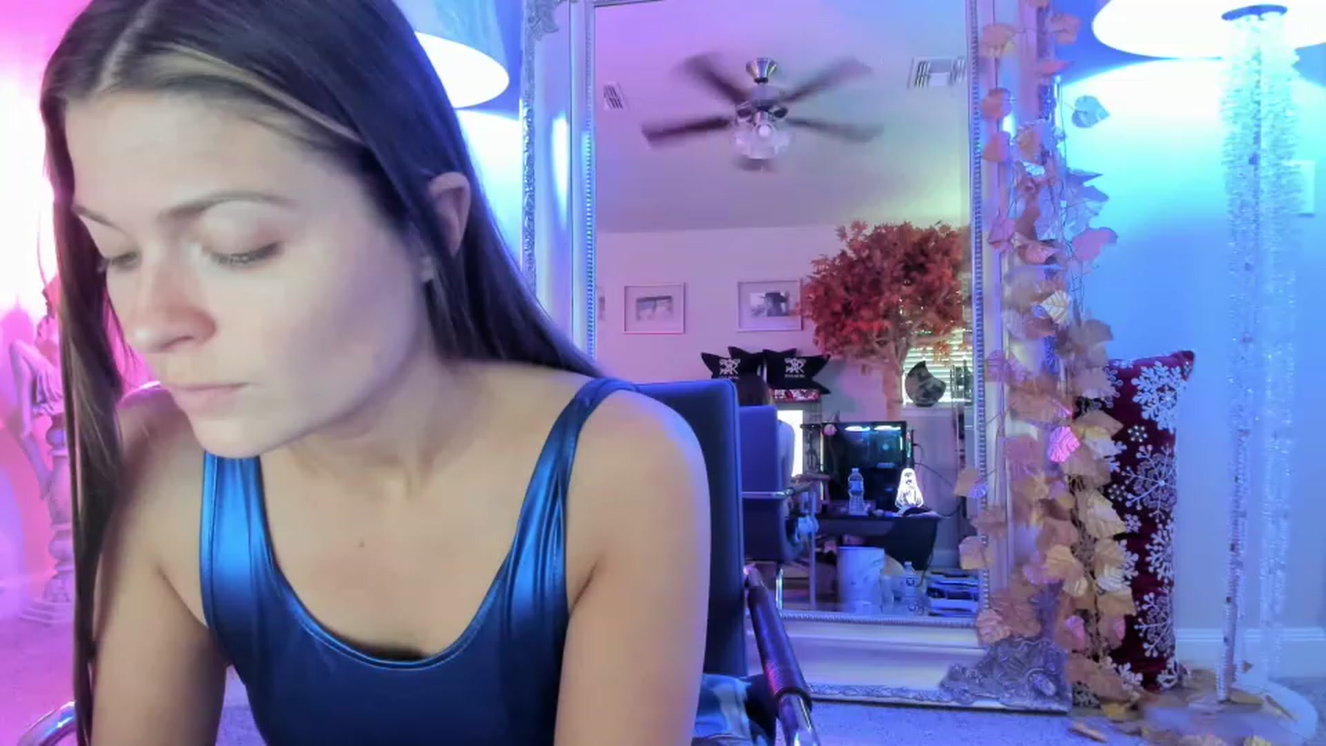 Gallery image thumbnail from Serina_'s myfreecams stream on, 12/28/2022, 15:14 image 19 of 20