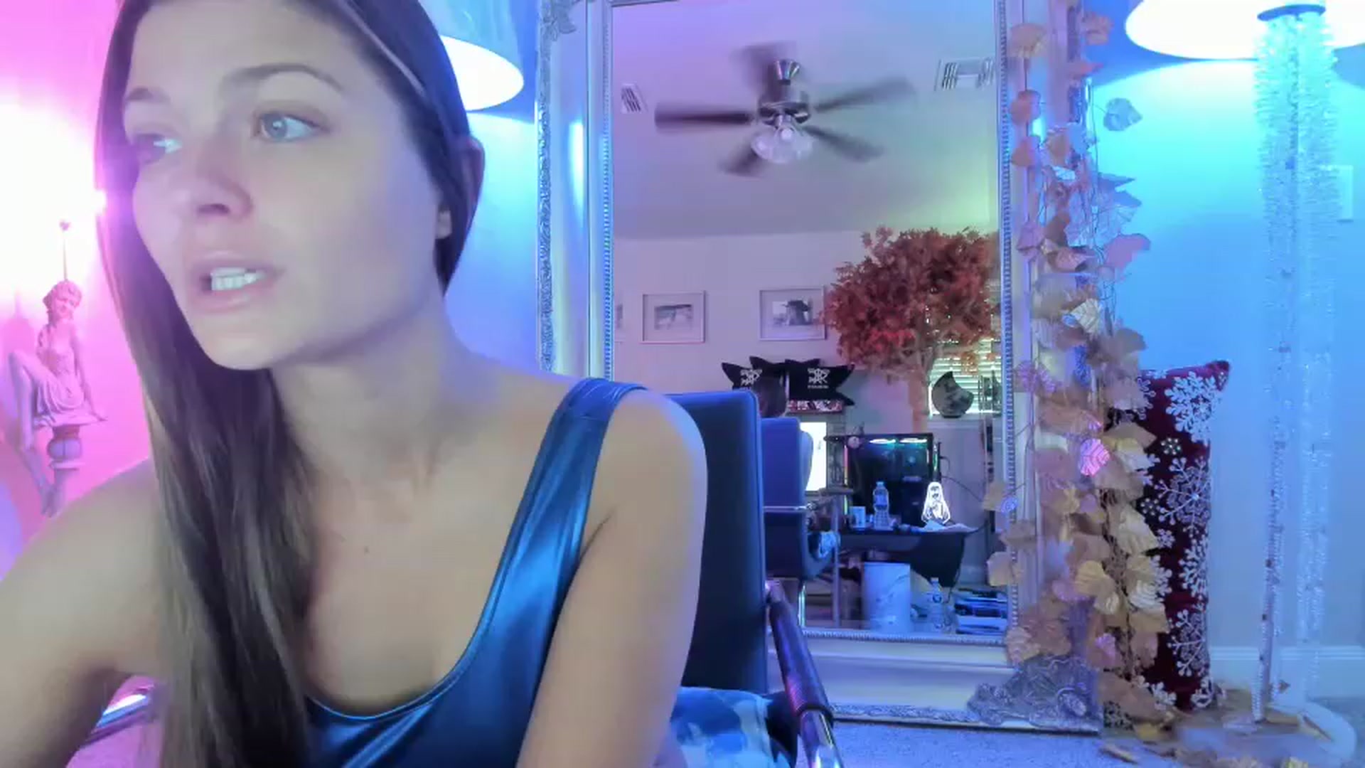 Gallery image thumbnail from Serina_'s myfreecams stream on, 12/28/2022, 15:14 image 10 of 20