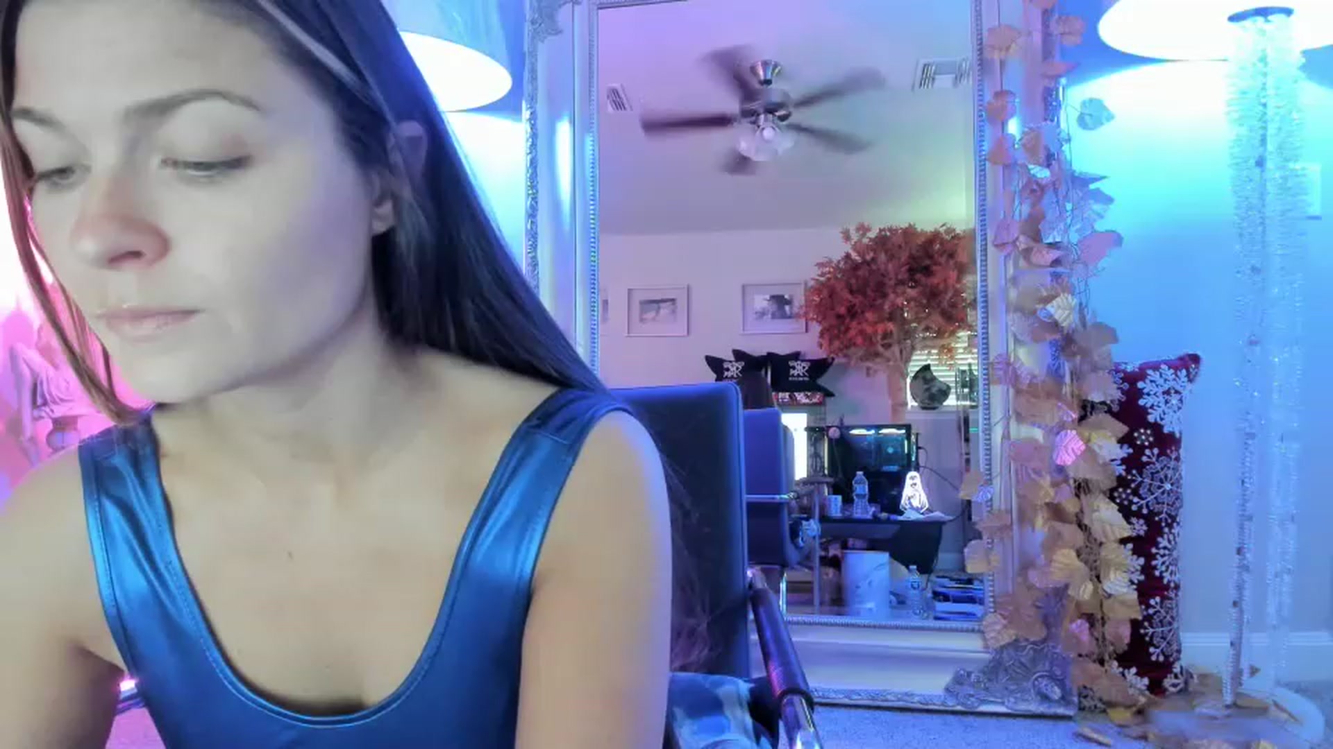 Gallery image thumbnail from Serina_'s myfreecams stream on, 12/28/2022, 15:14 image 7 of 20