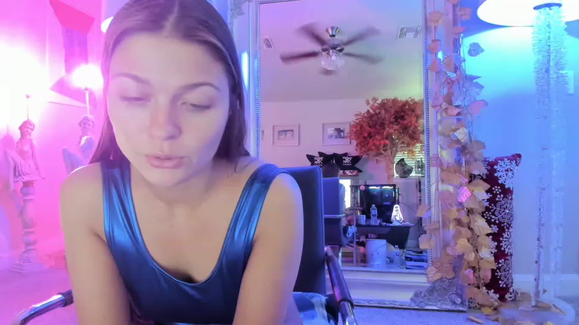 Gallery image thumbnail from Serina_'s myfreecams stream on, 12/28/2022, 15:14 image 5 of 20