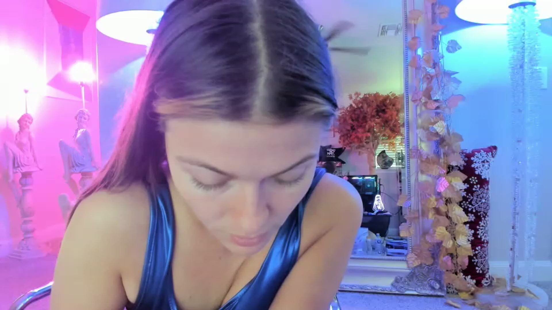 Gallery image thumbnail from Serina_'s myfreecams stream on, 12/28/2022, 15:14 image 15 of 20