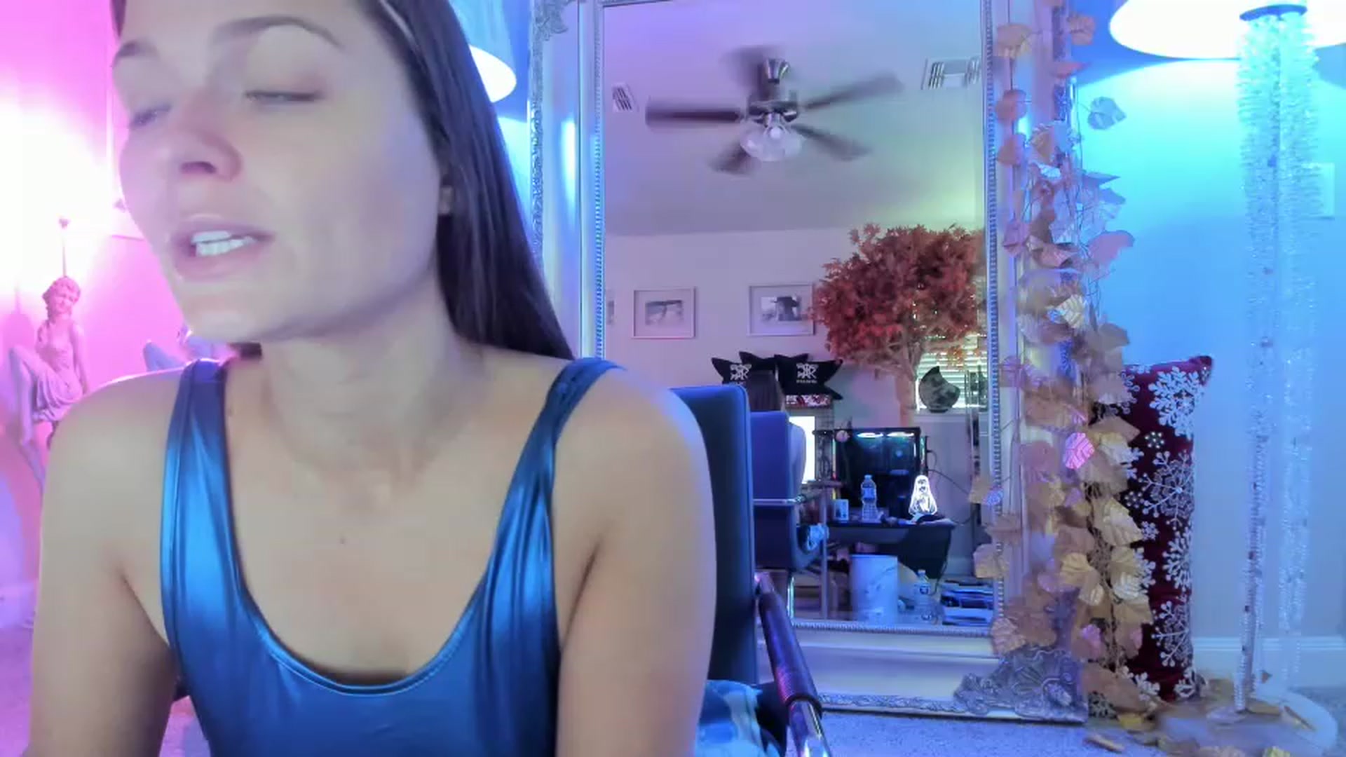 Gallery image thumbnail from Serina_'s myfreecams stream on, 12/28/2022, 15:14 image 13 of 20