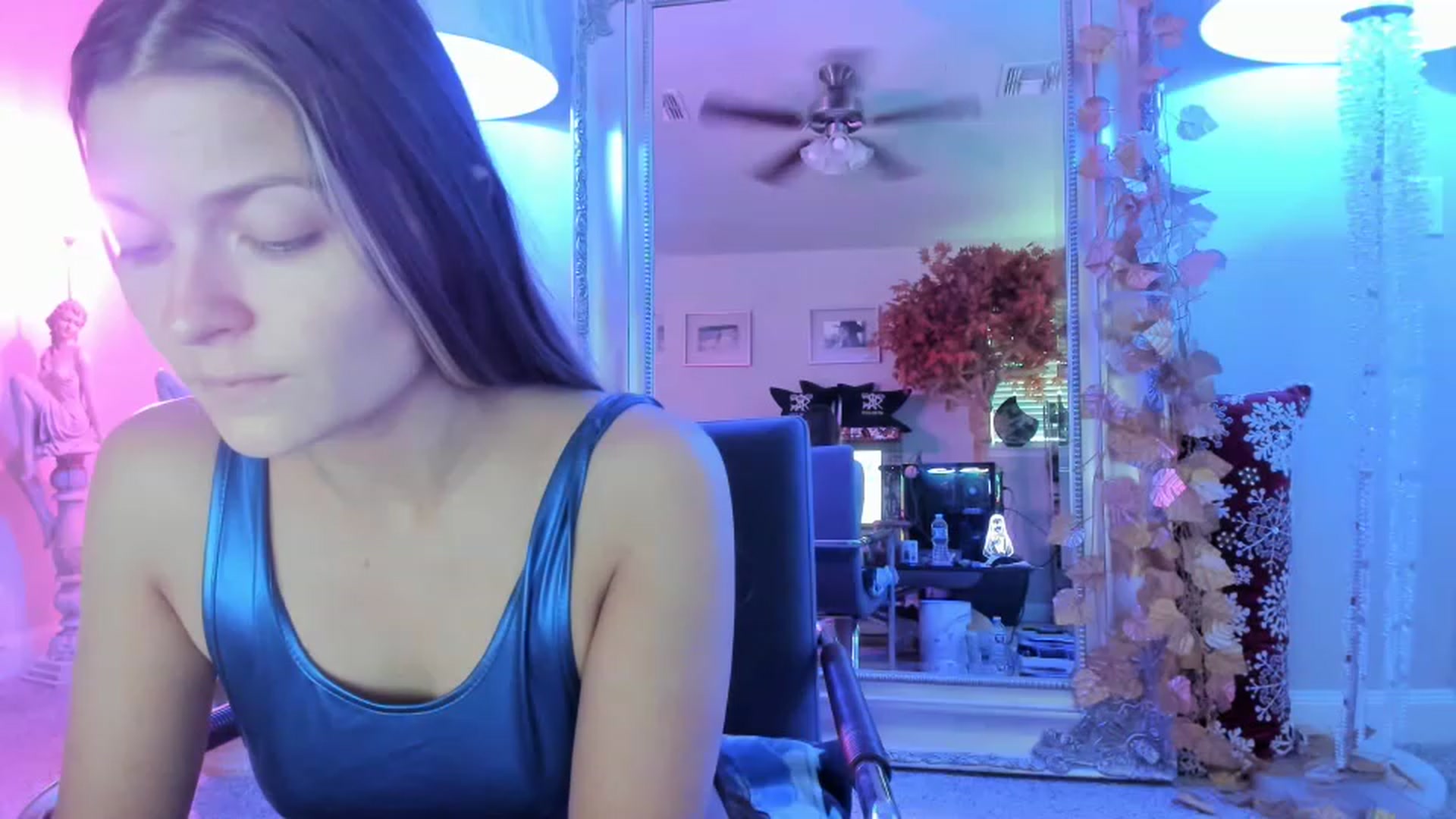 Gallery image thumbnail from Serina_'s myfreecams stream on, 12/28/2022, 15:14 image 17 of 20