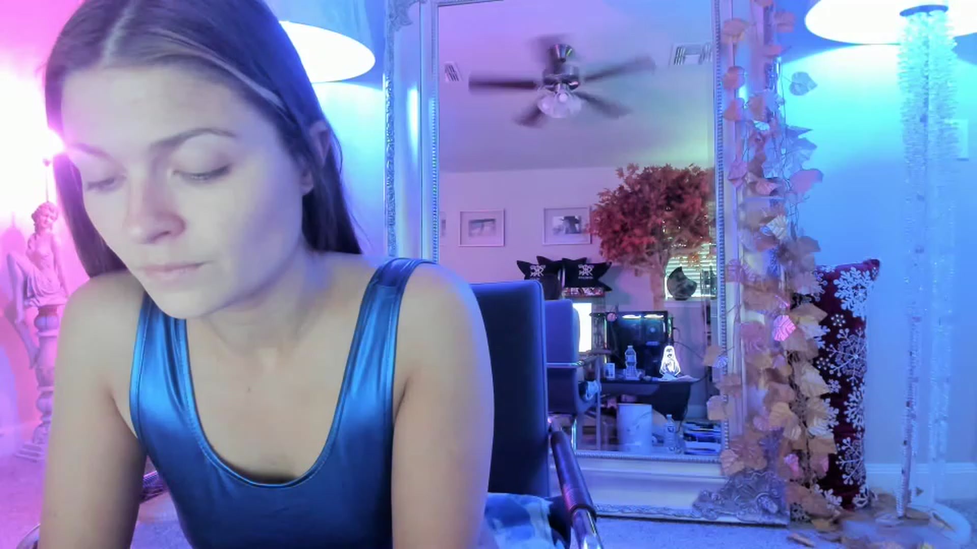 Gallery image thumbnail from Serina_'s myfreecams stream on, 12/28/2022, 15:14 image 9 of 20
