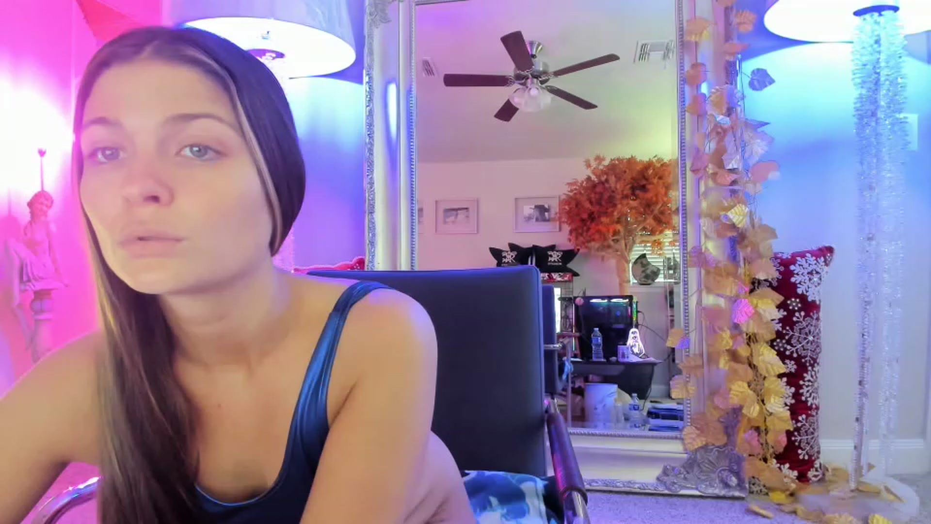Gallery image thumbnail from Serina_'s myfreecams stream on, 12/28/2022, 16:19 image 3 of 20