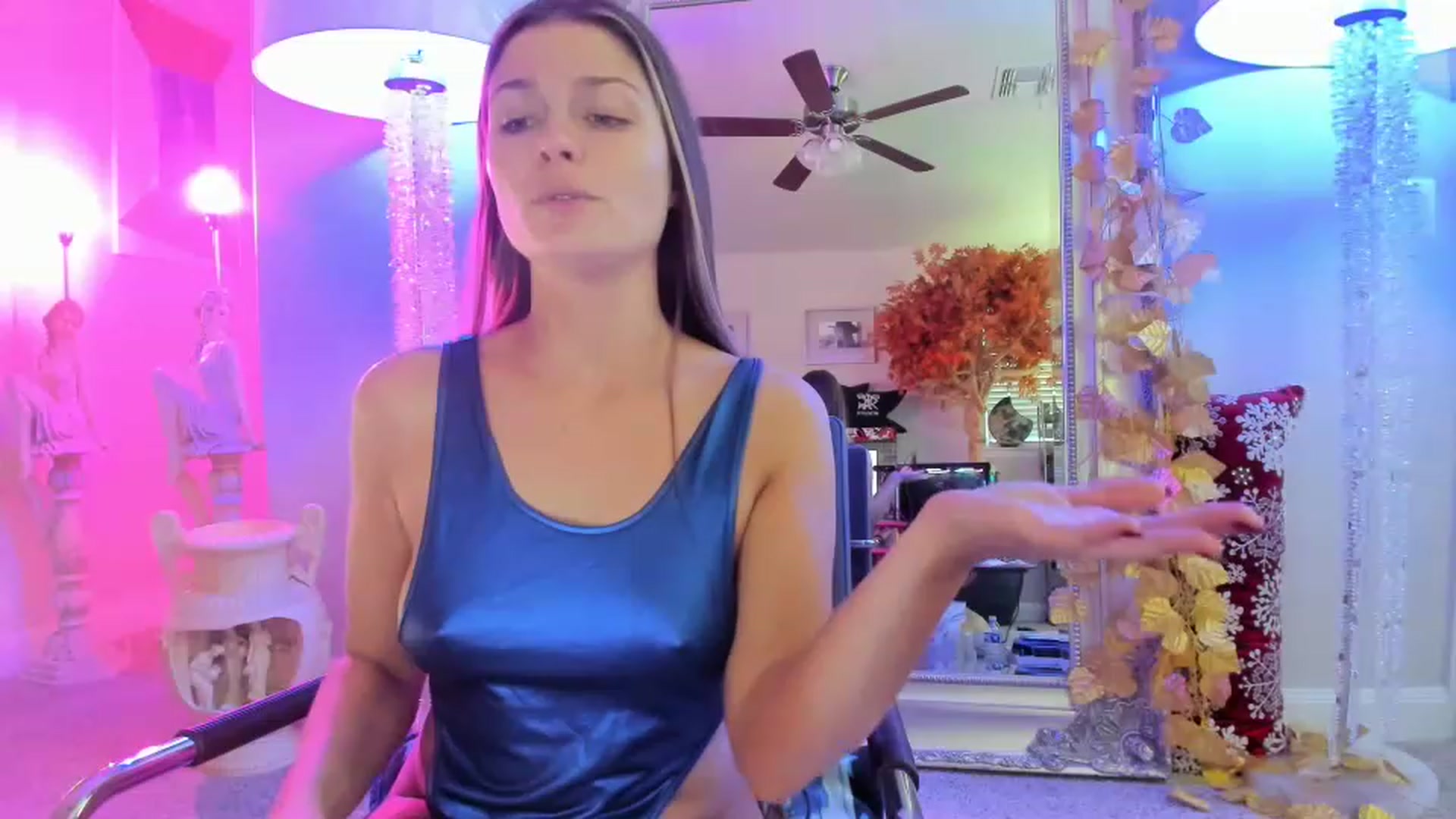 Gallery image thumbnail from Serina_'s myfreecams stream on, 12/28/2022, 16:19 image 12 of 20