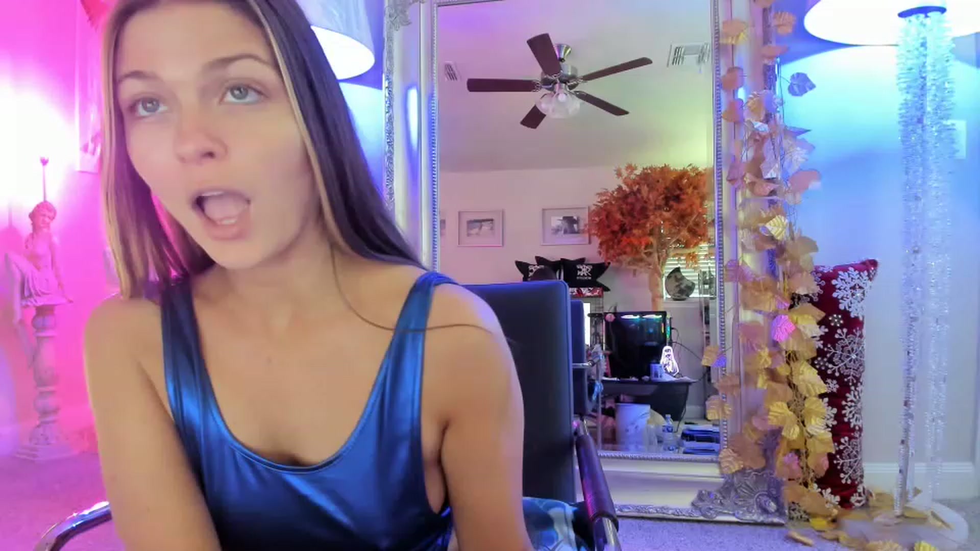 Gallery image thumbnail from Serina_'s myfreecams stream on, 12/28/2022, 16:19 image 11 of 20