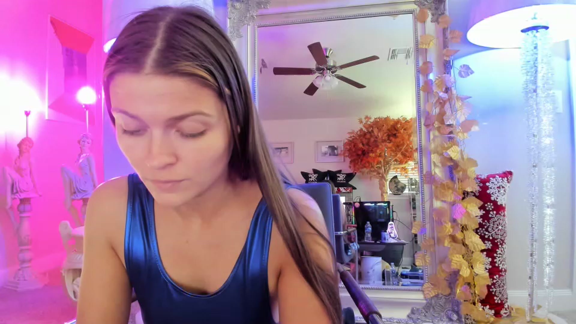 Gallery image thumbnail from Serina_'s myfreecams stream on, 12/28/2022, 21:03 image 4 of 20
