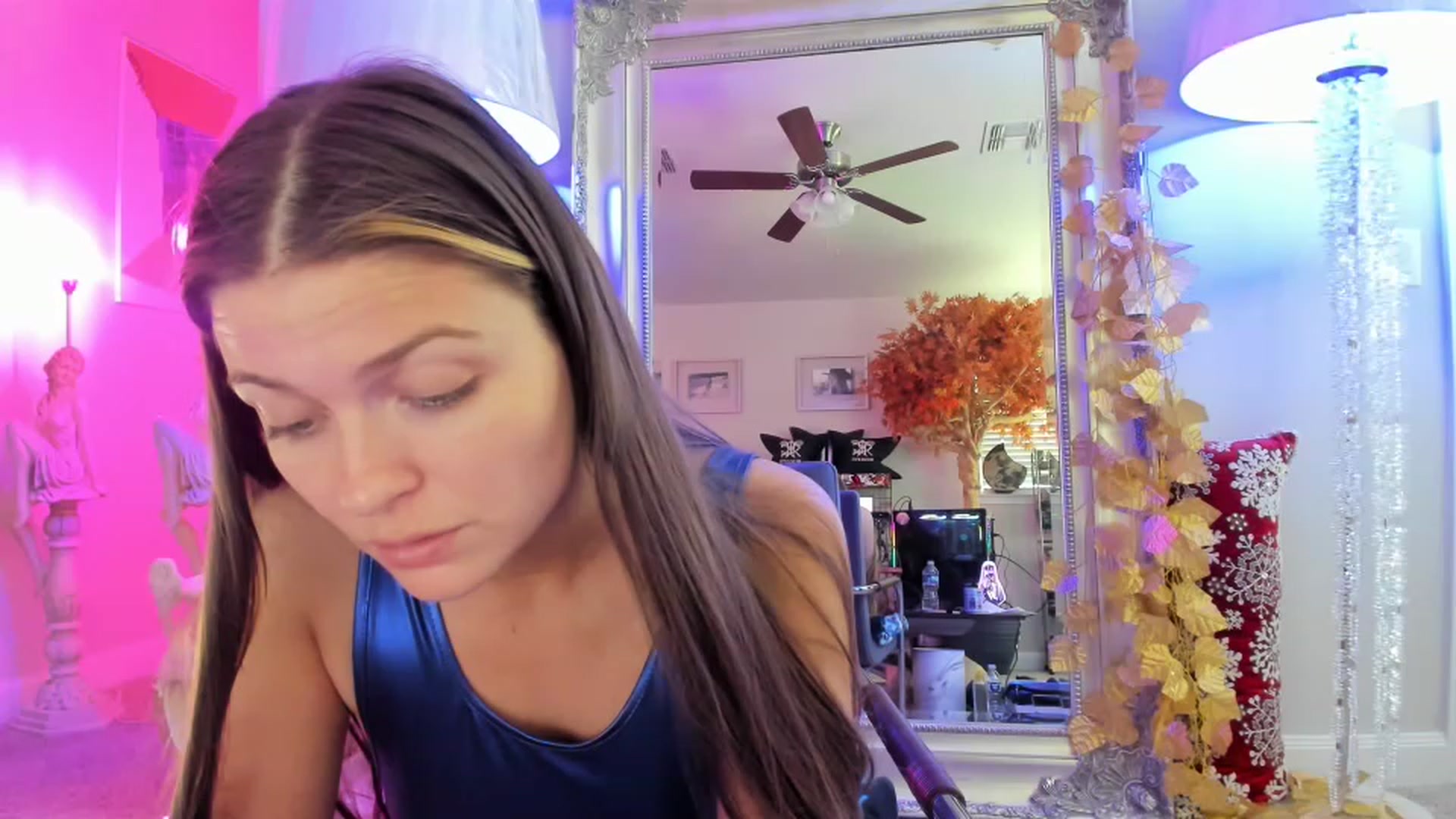 Gallery image thumbnail from Serina_'s myfreecams stream on, 12/28/2022, 21:03 image 7 of 20