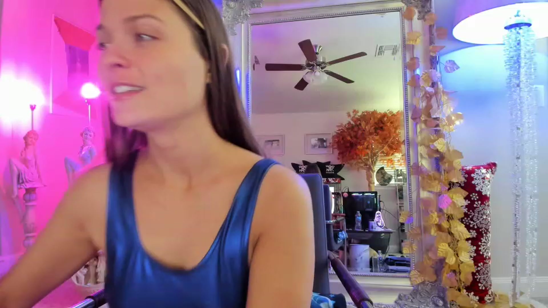 Gallery image thumbnail from Serina_'s myfreecams stream on, 12/28/2022, 21:03 image 15 of 20