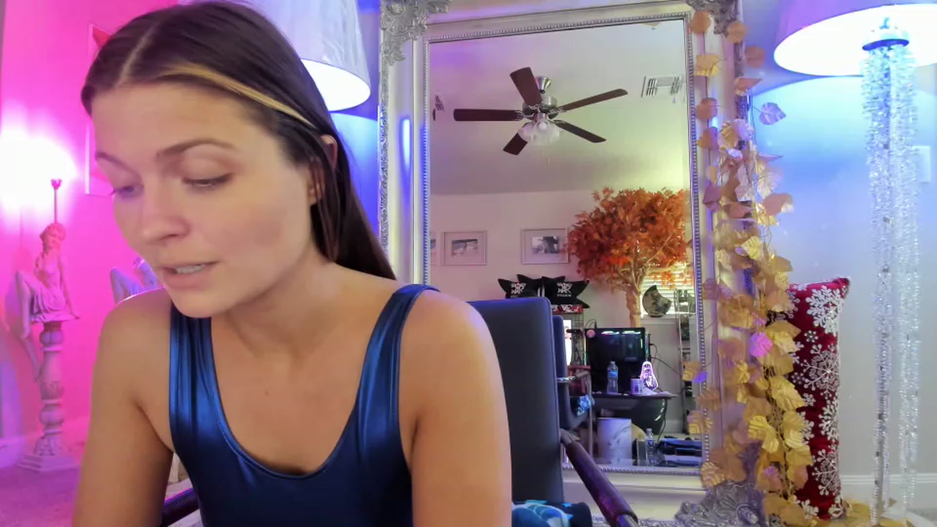 Gallery image thumbnail from Serina_'s myfreecams stream on, 12/28/2022, 21:03 image 12 of 20