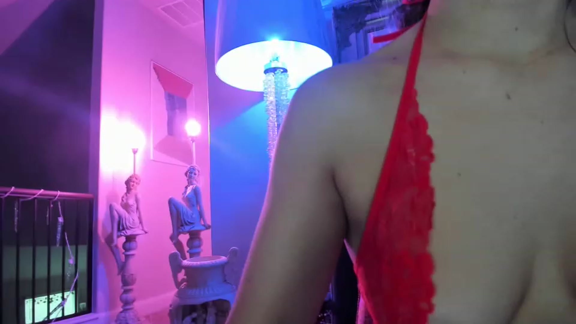 Gallery image thumbnail from Serina_'s myfreecams stream on, 12/29/2022, 15:03 image 7 of 20